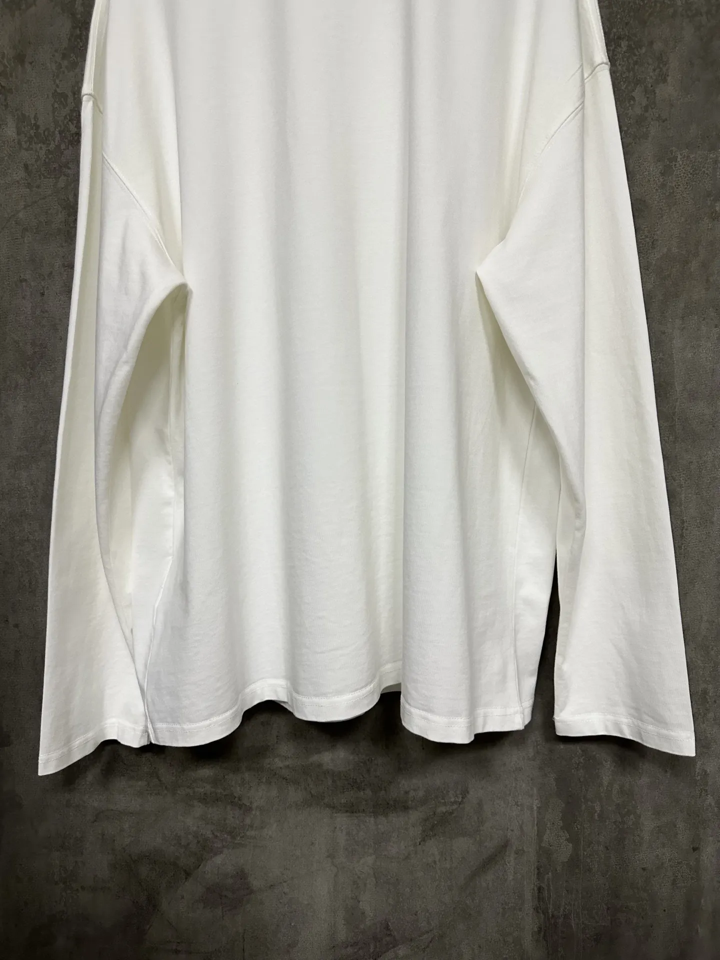 Embossed Logo Long-Sleeve T-Shirt D25015731 — view 6