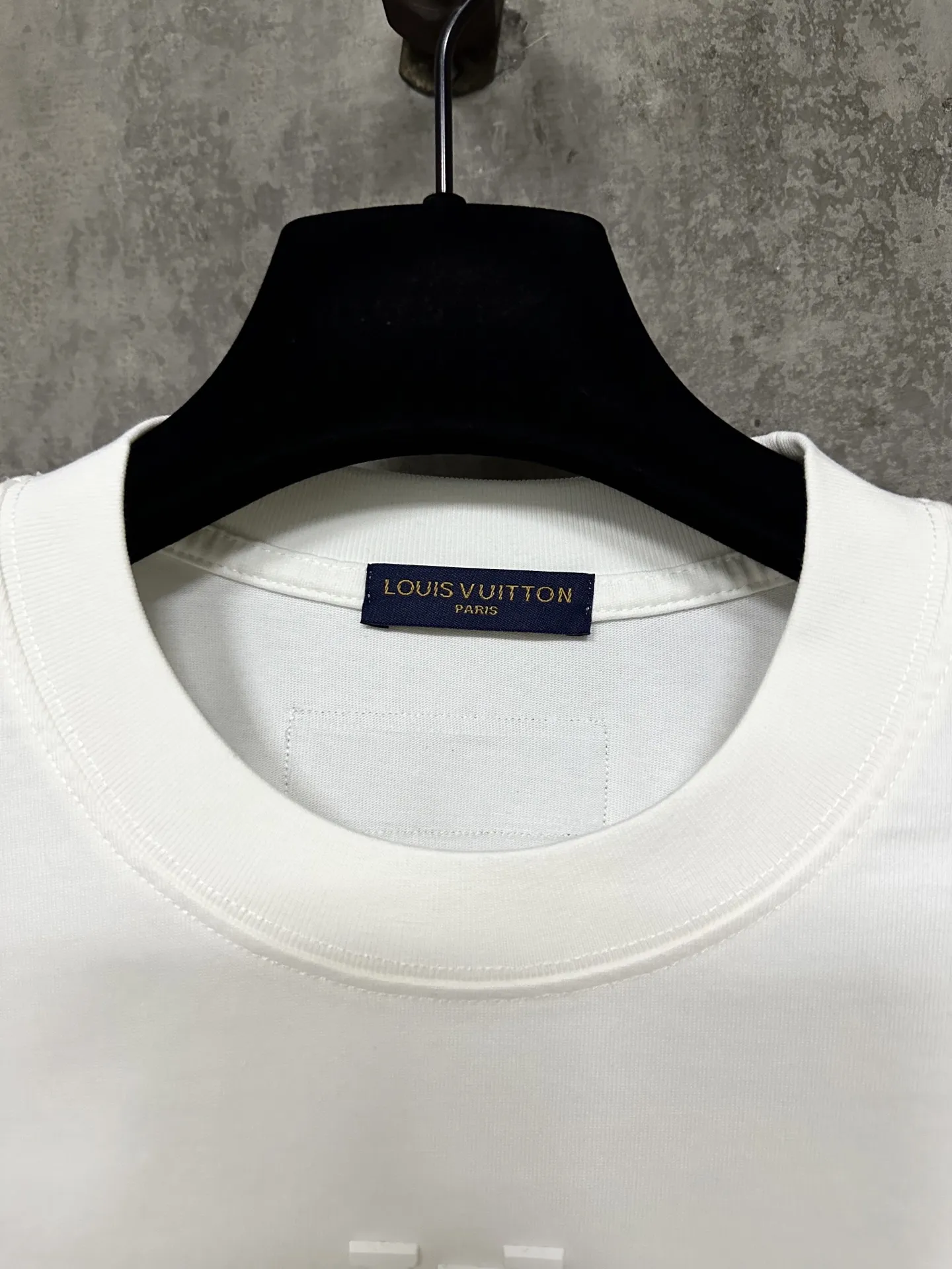 Embossed Logo Long-Sleeve T-Shirt D25015731 — view 7