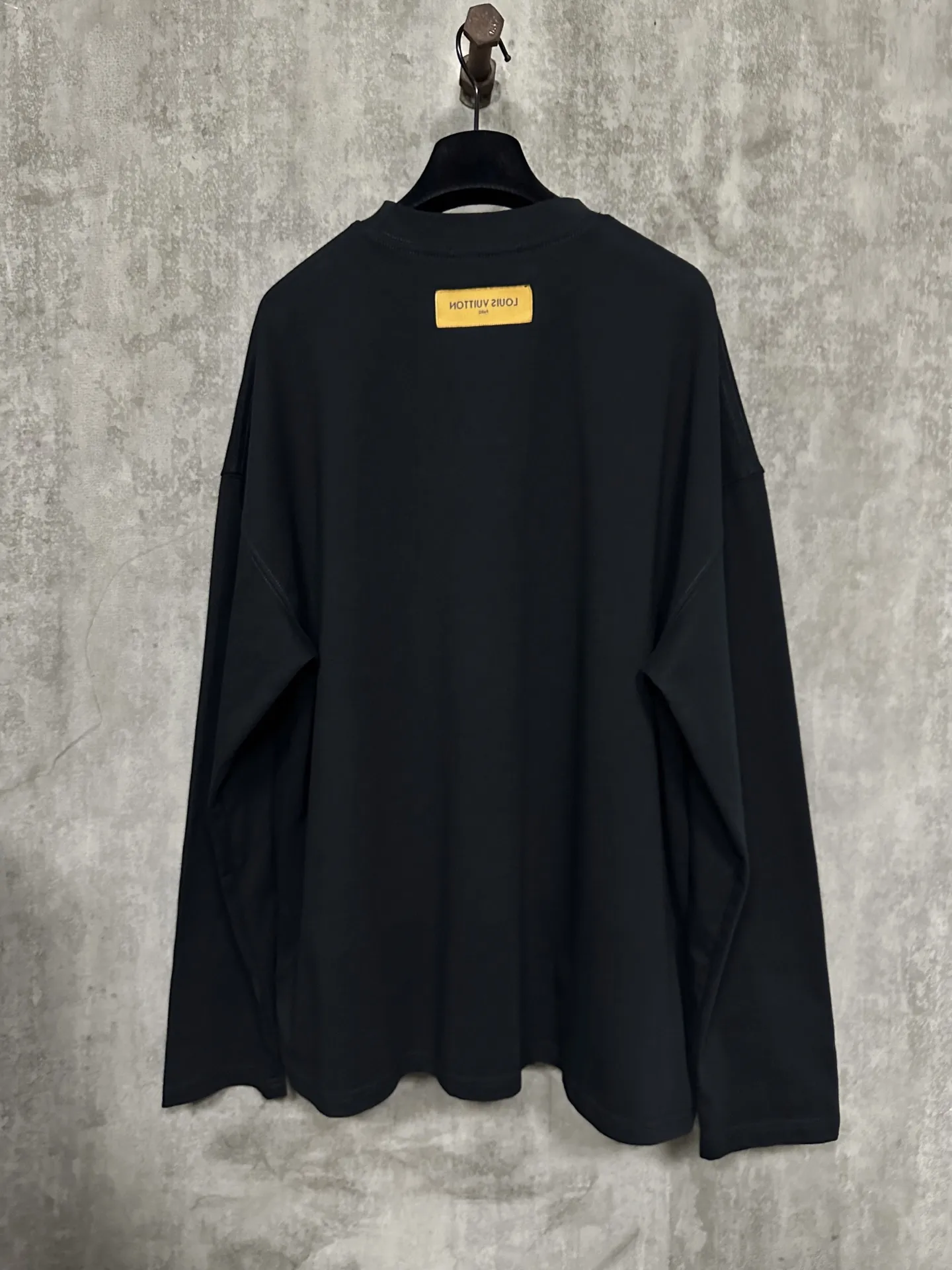 LV Logo Embossed Long-Sleeve T-Shirt D25015732 — view 2