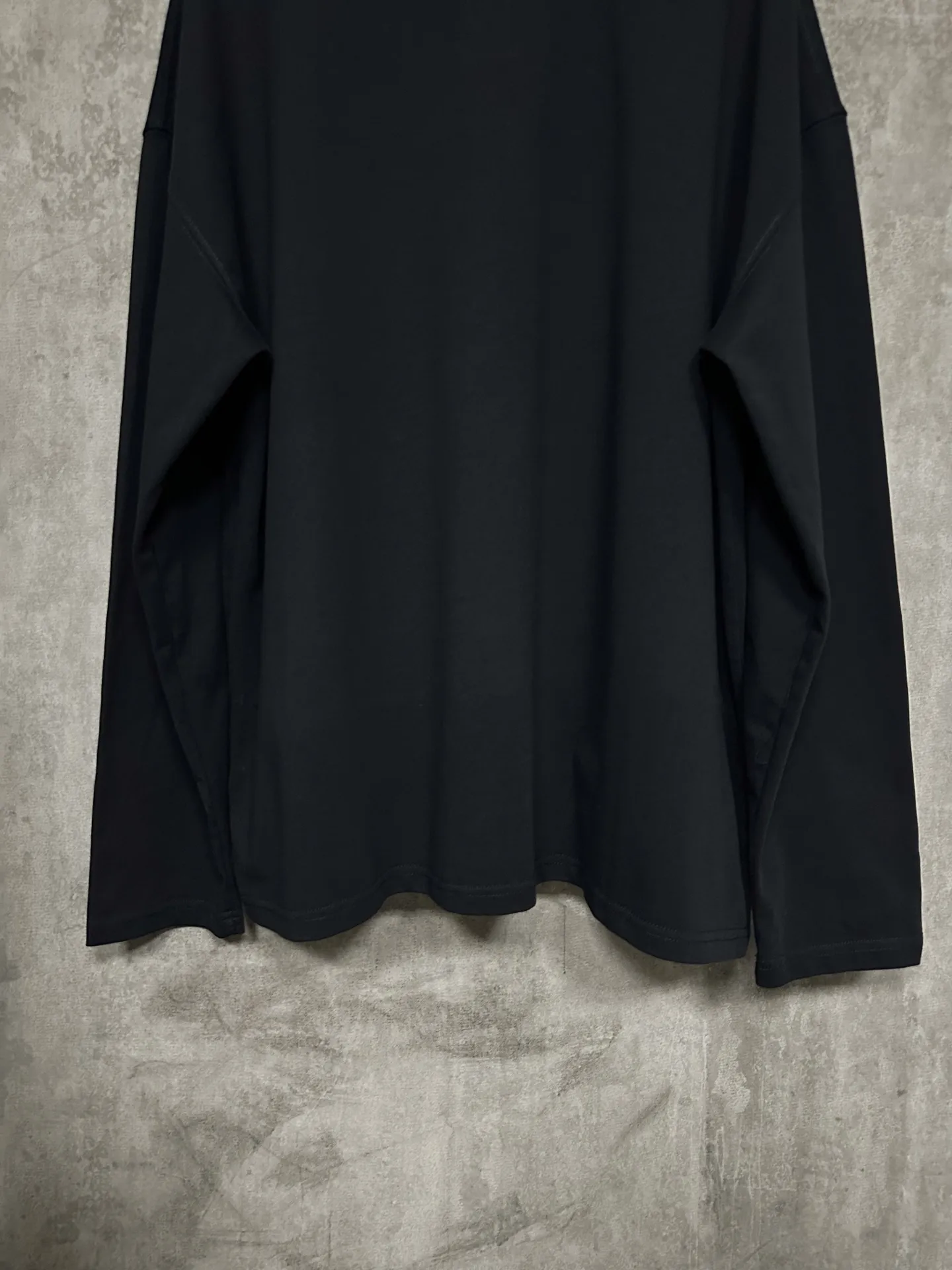 LV Logo Embossed Long-Sleeve T-Shirt D25015732 — view 6