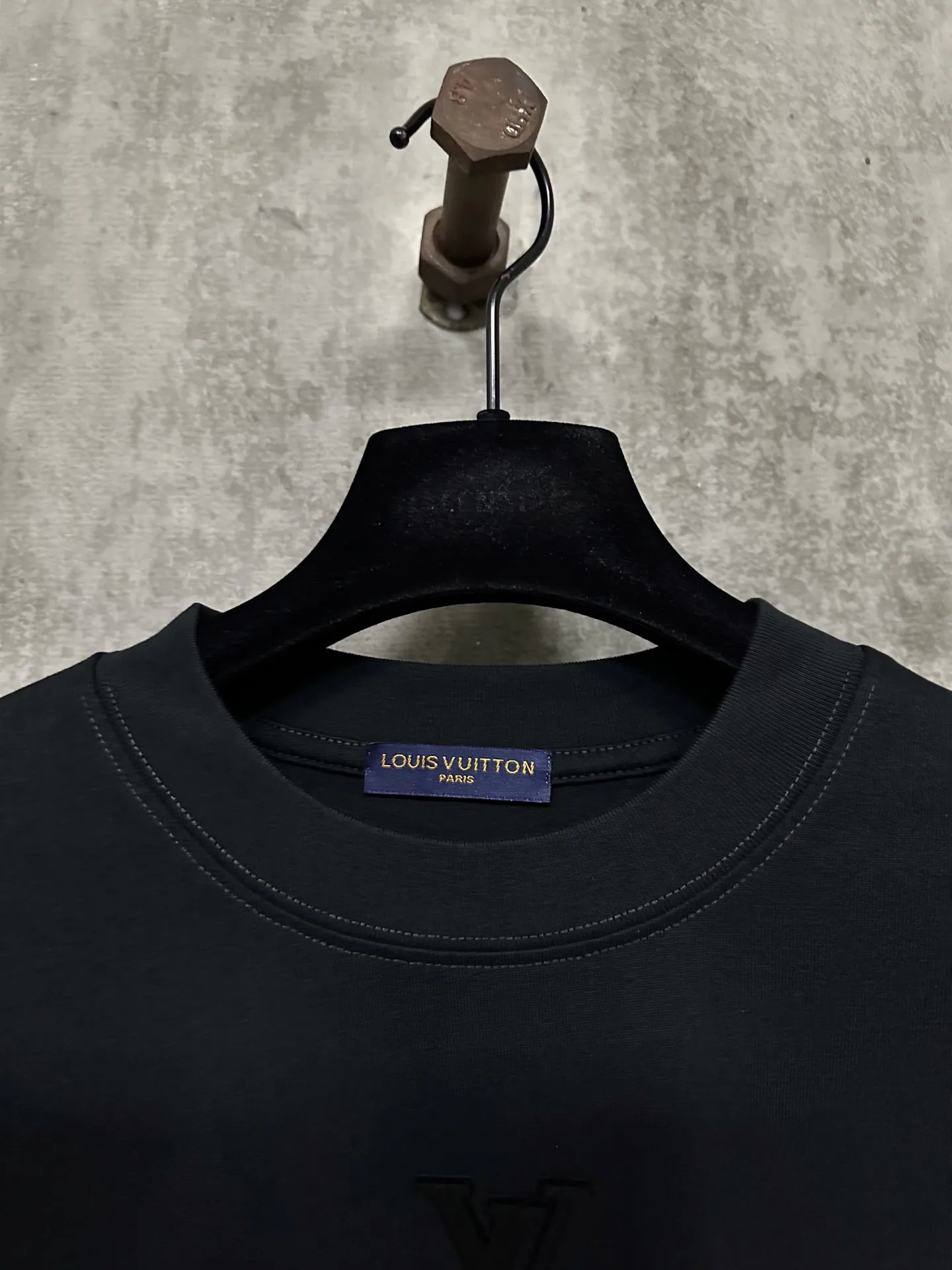 LV Logo Embossed Long-Sleeve T-Shirt D25015732 — view 7