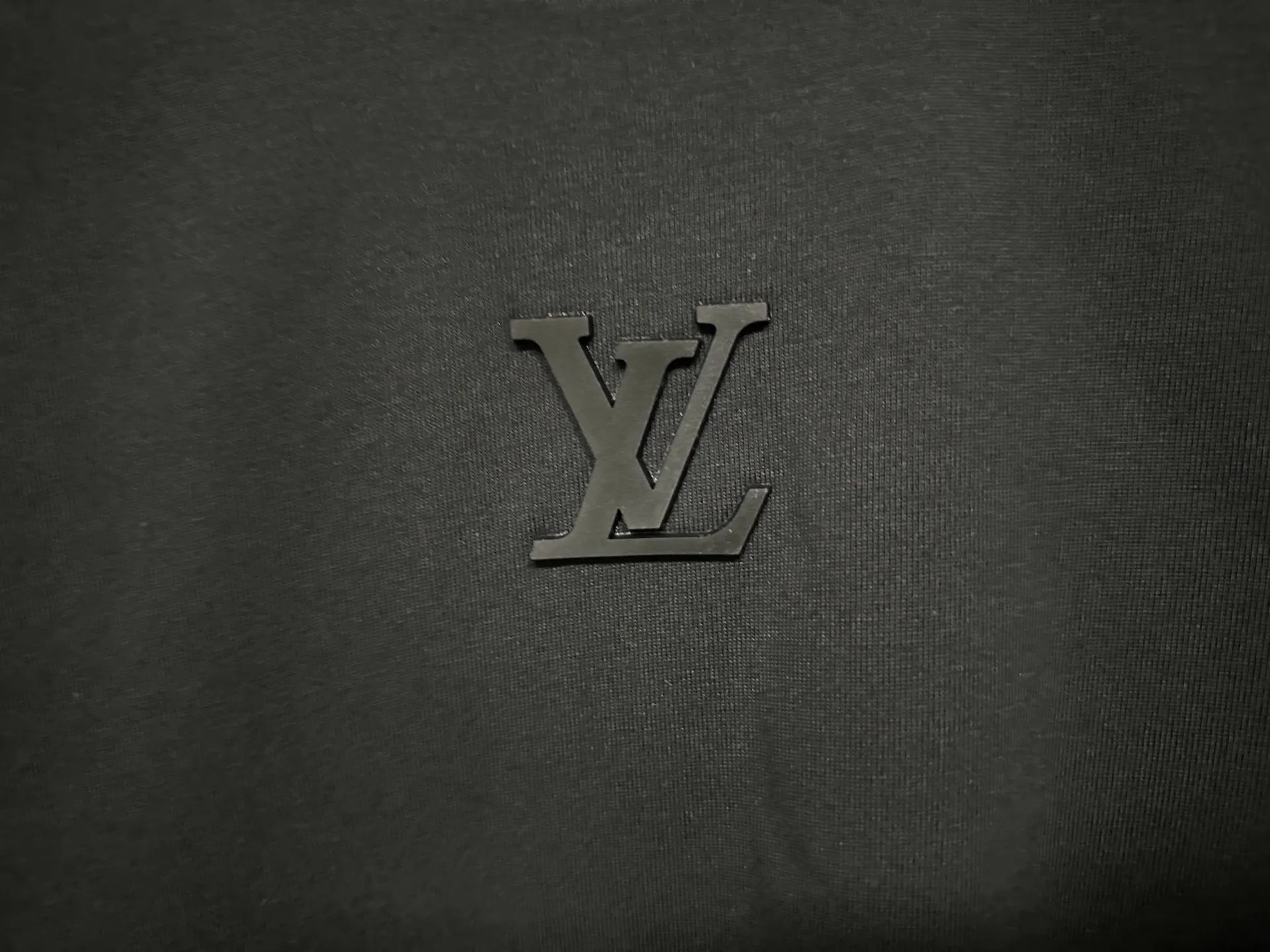 LV Logo Embossed Long-Sleeve T-Shirt D25015732 — view 8