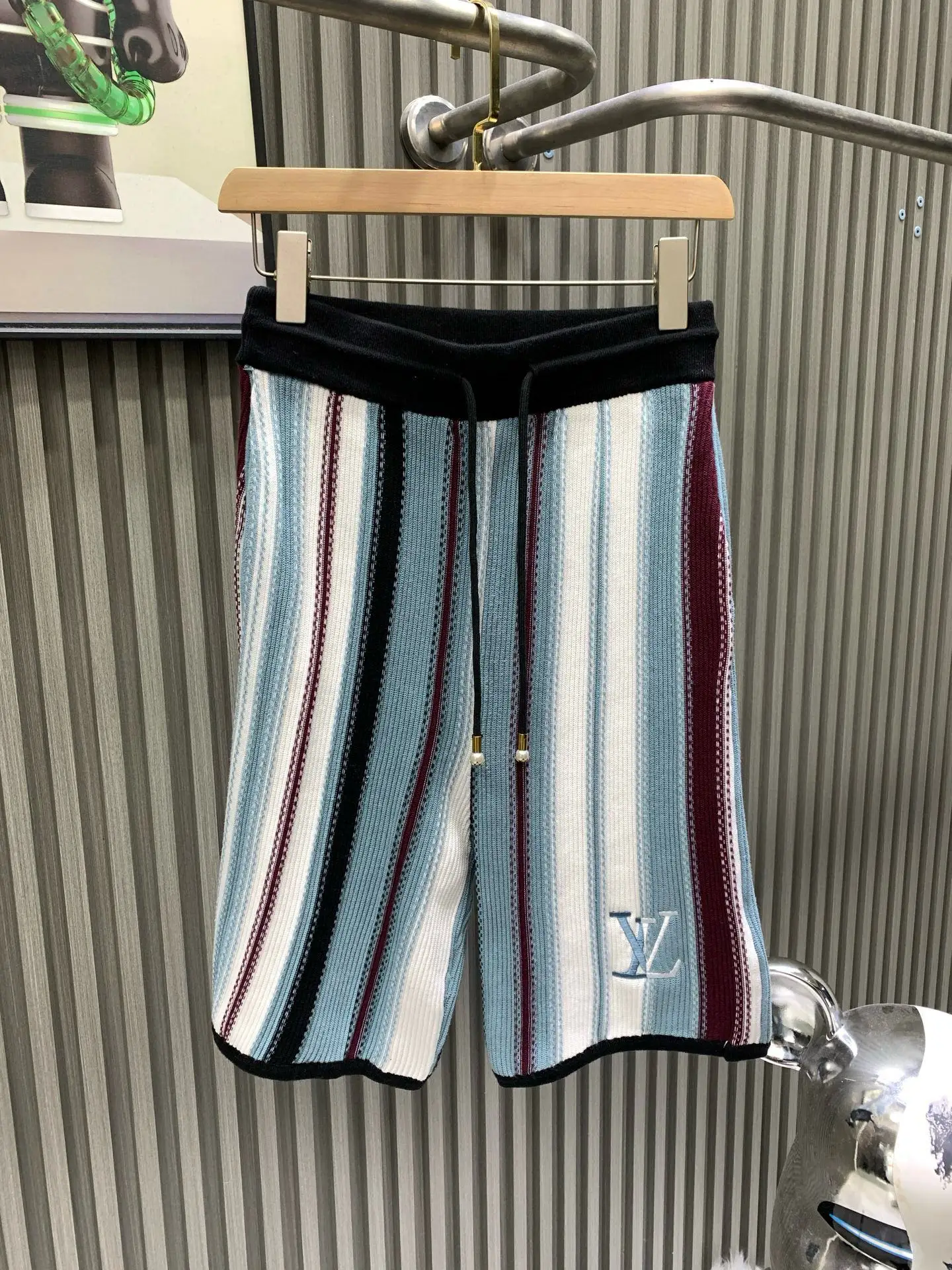 Striped Jacquard Knit Shorts D25014527