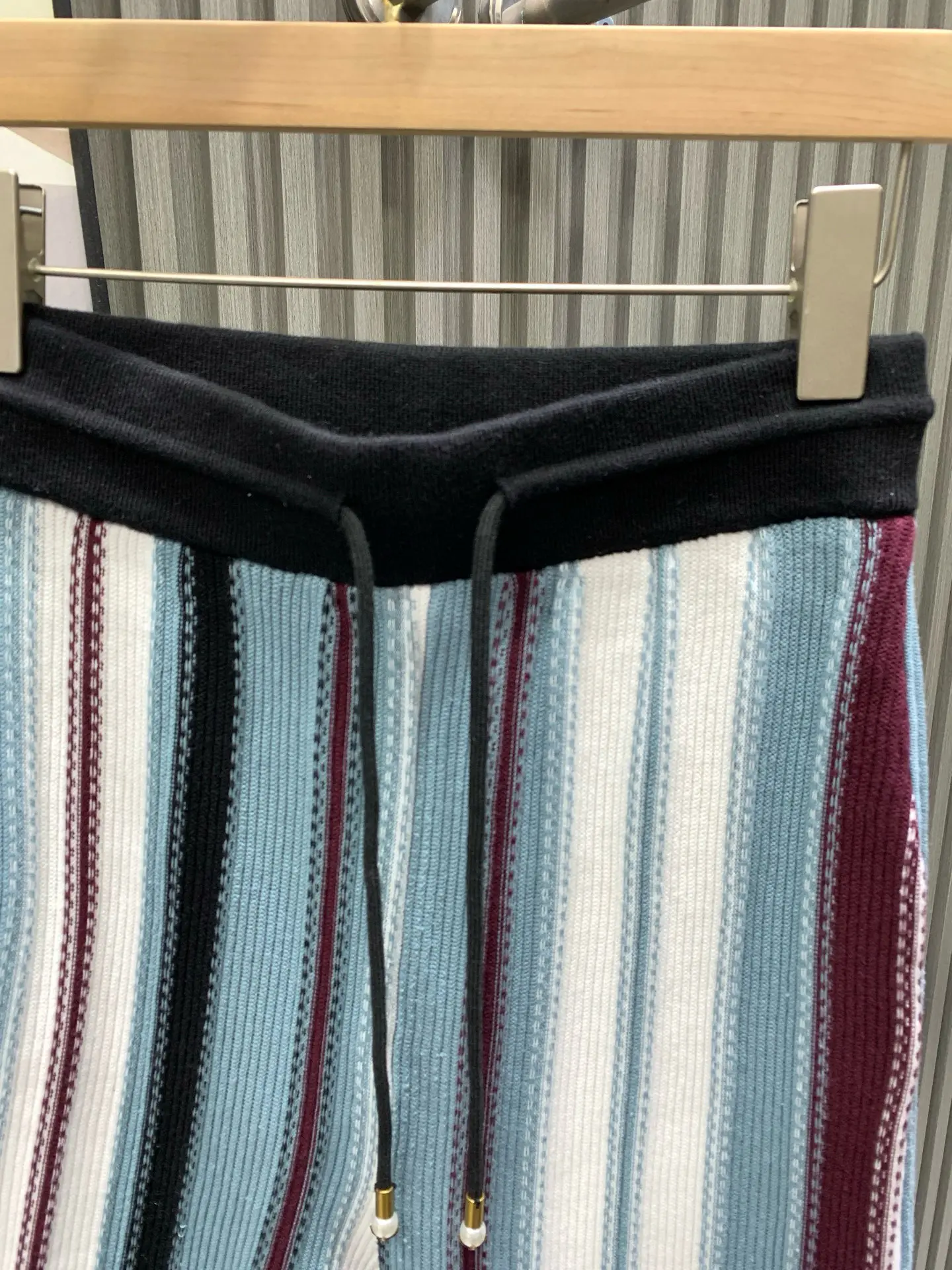 Striped Jacquard Knit Shorts D25014527 — view 4
