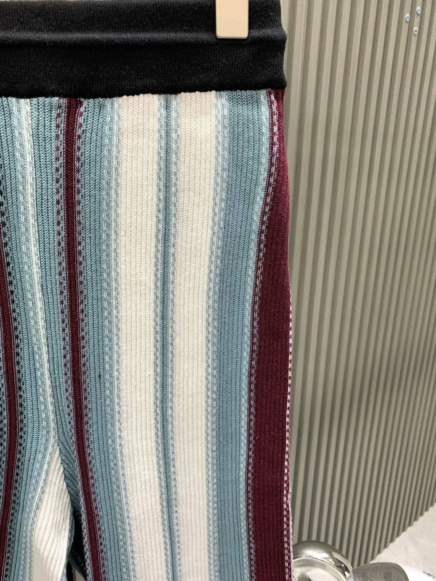 Striped Jacquard Knit Shorts D25014527 — view 6