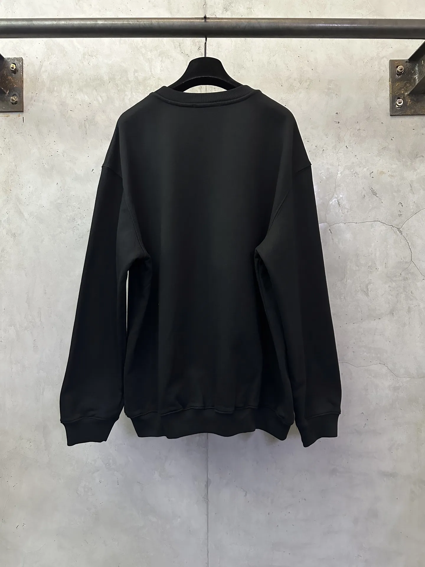 Logo-Patch Heavyweight Cotton Sweatshirt D25021830 — view 2