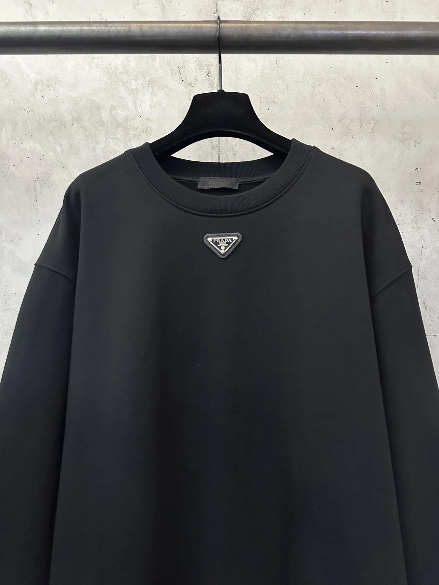 Logo-Patch Heavyweight Cotton Sweatshirt D25021830 — view 3