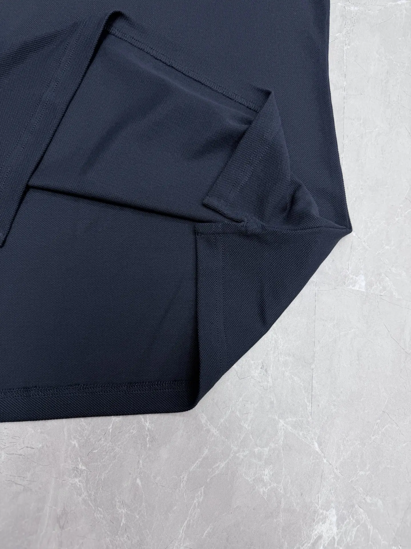 Check-Collar Long-Sleeve Polo Shirt D25519206 — view 8