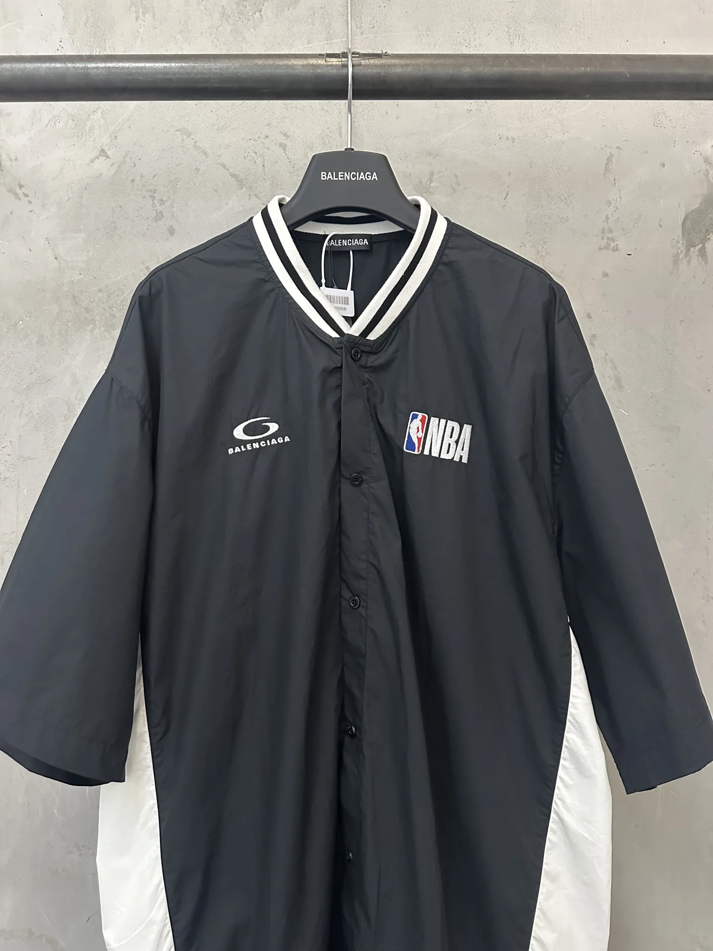 NBA Logo V-Neck Baseball Shirt D26023526 — view 3