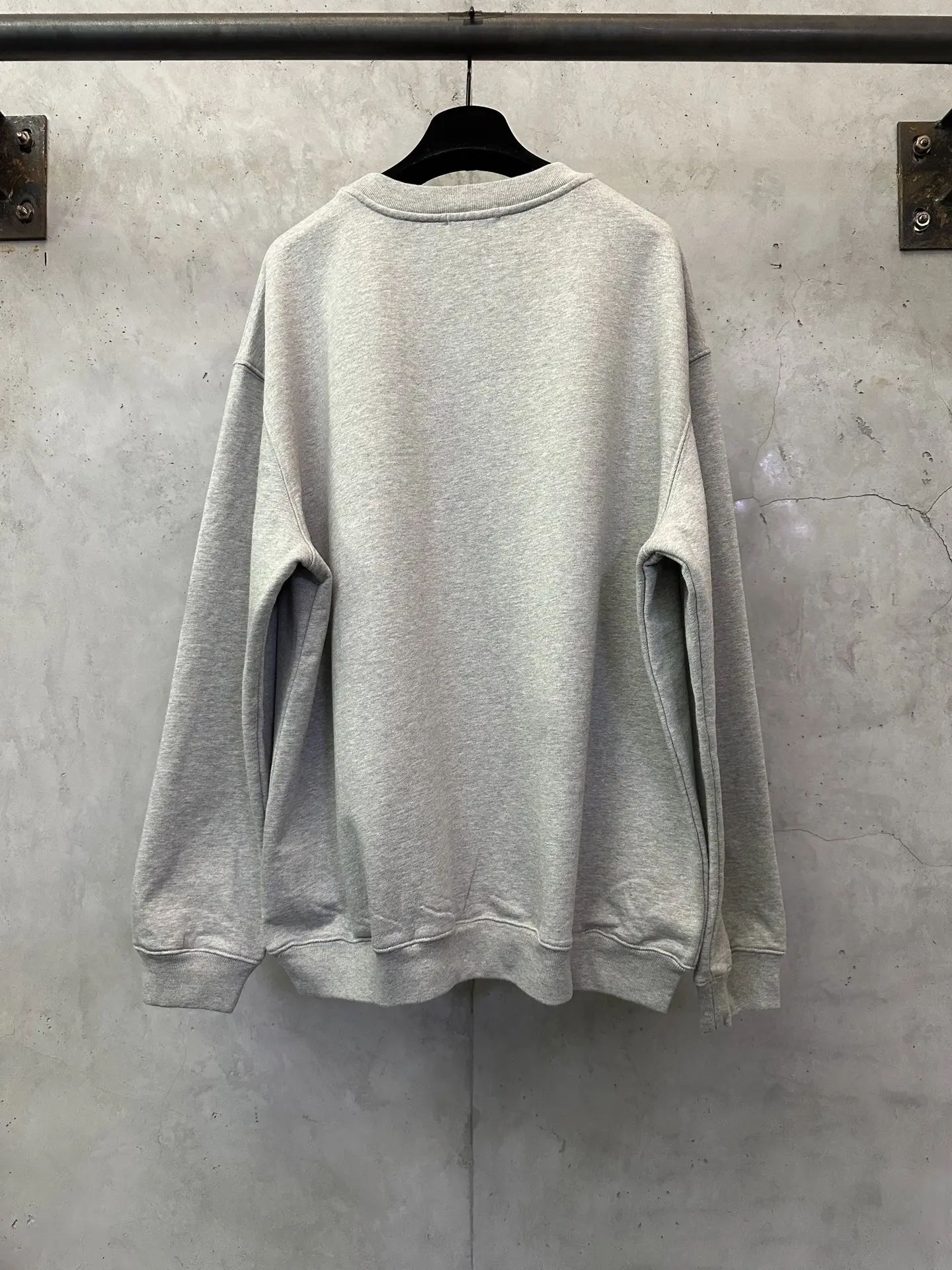 30 Montaigne Logo-Print Cotton-Blend Sweatshirt D26020161 — view 2