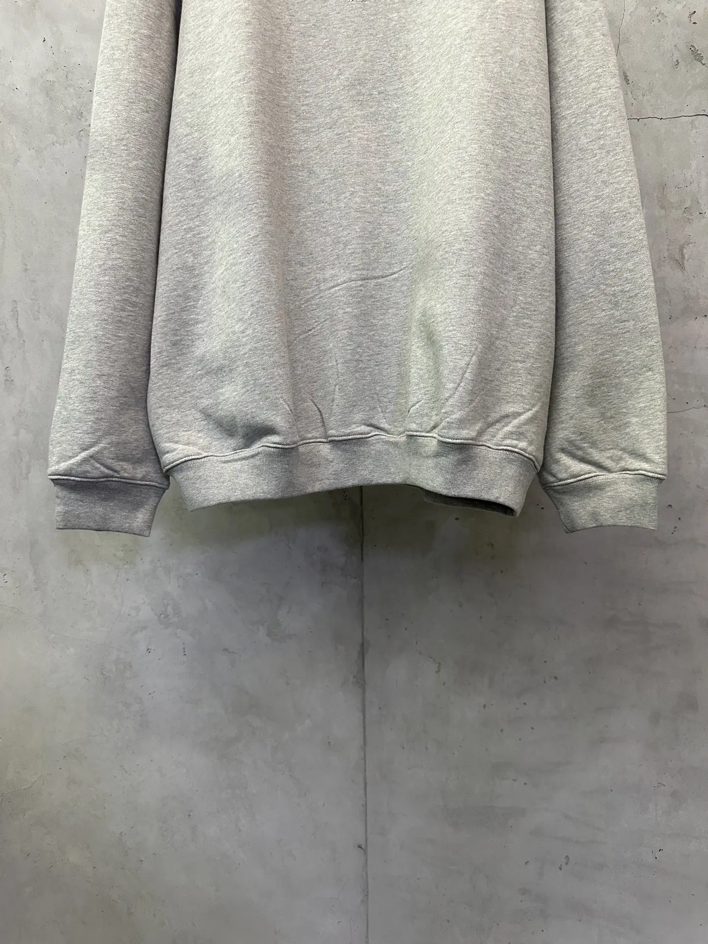 30 Montaigne Logo-Print Cotton-Blend Sweatshirt D26020161 — view 4
