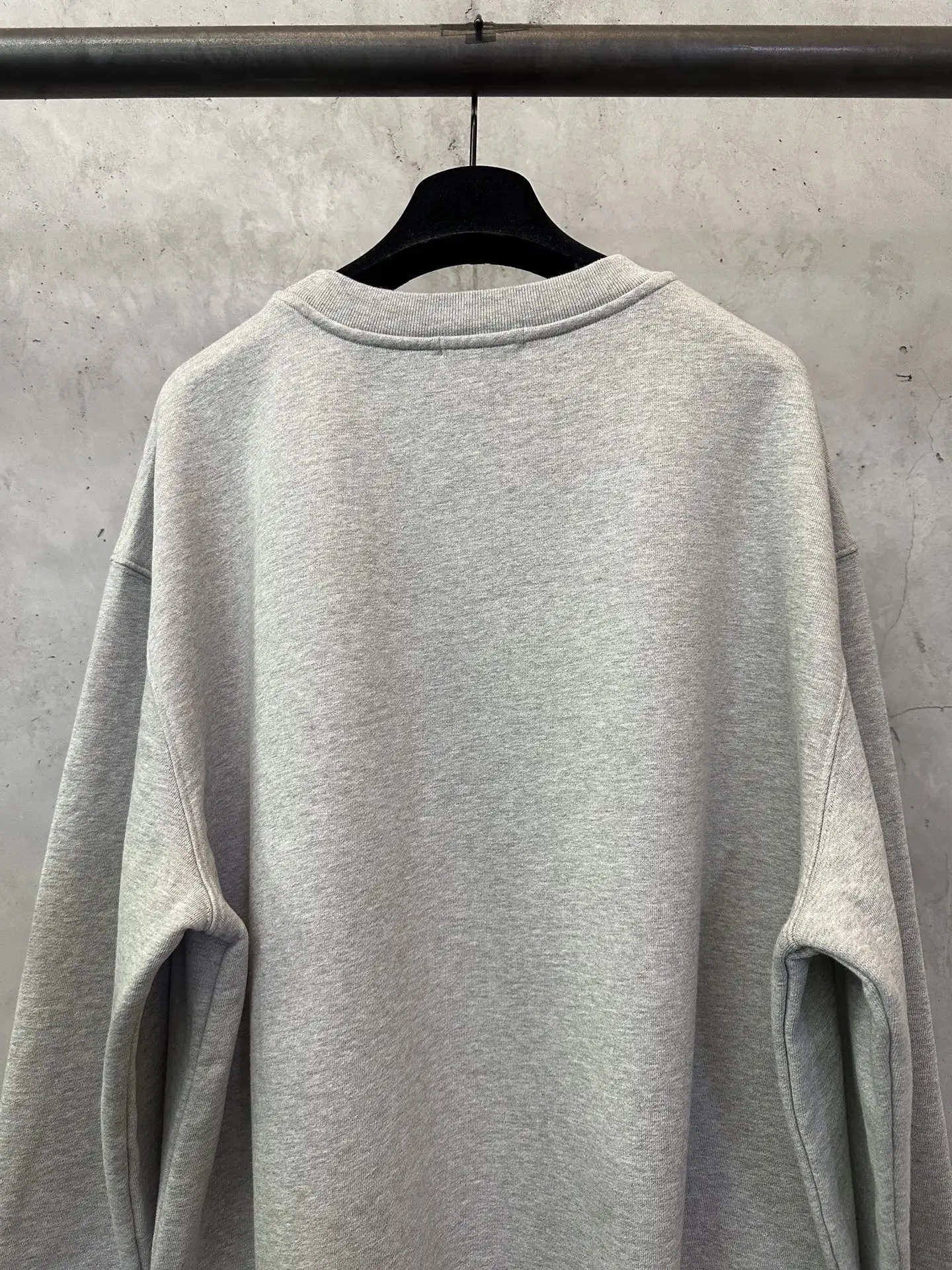 30 Montaigne Logo-Print Cotton-Blend Sweatshirt D26020161 — view 5