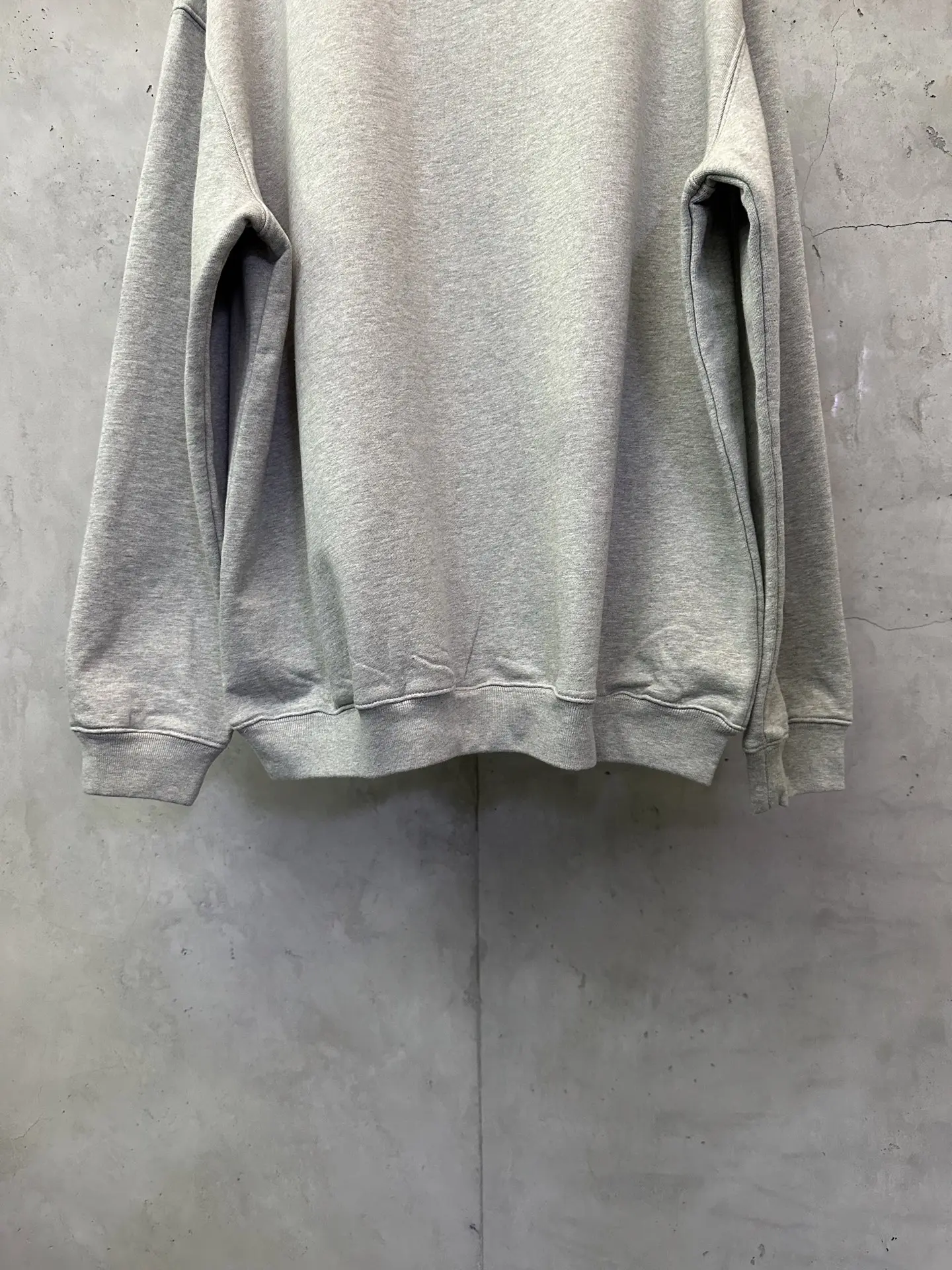 30 Montaigne Logo-Print Cotton-Blend Sweatshirt D26020161 — view 6