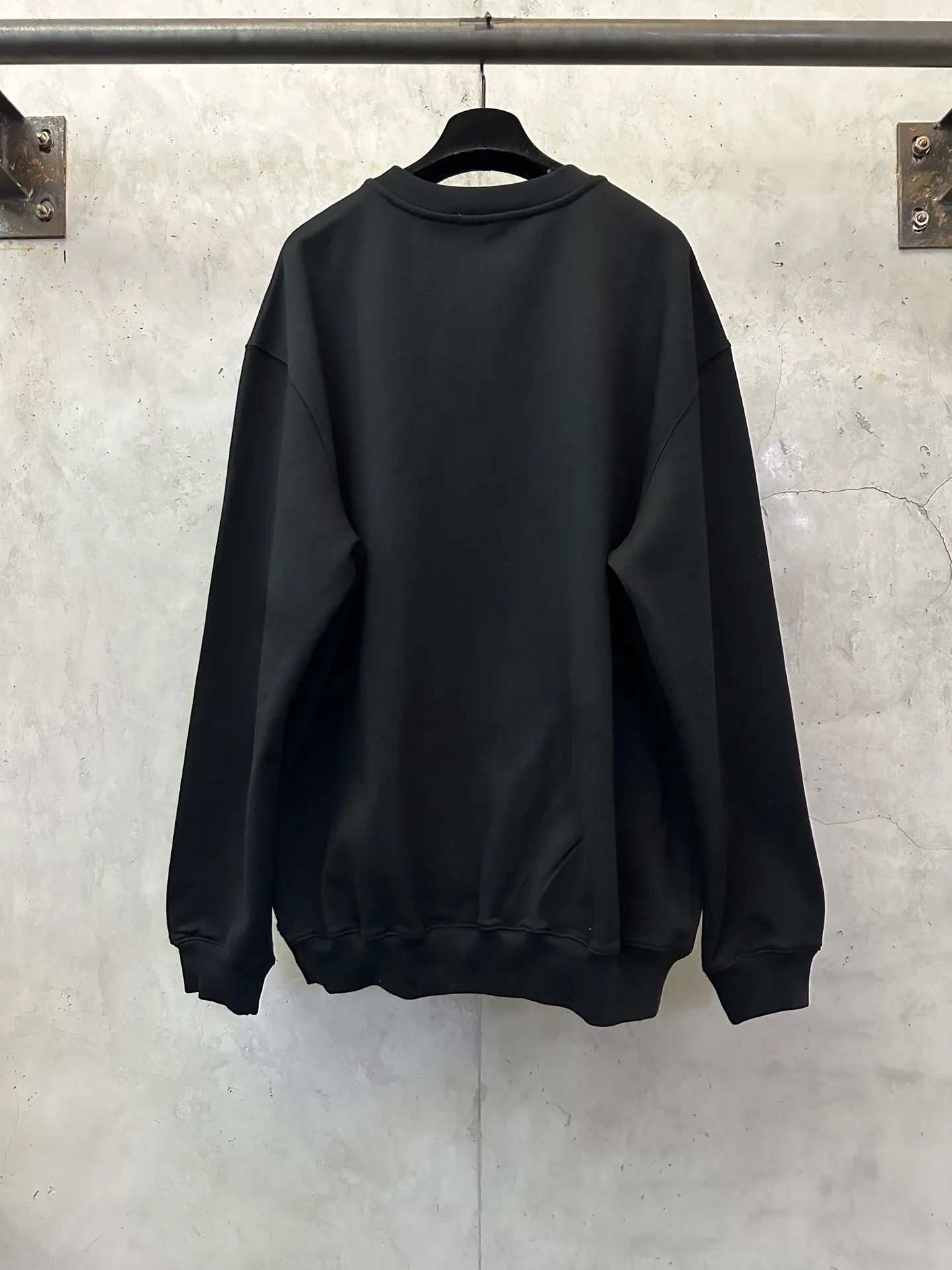 30 Montaigne Logo Crew-Neck Sweatshirt D26020160 — view 2