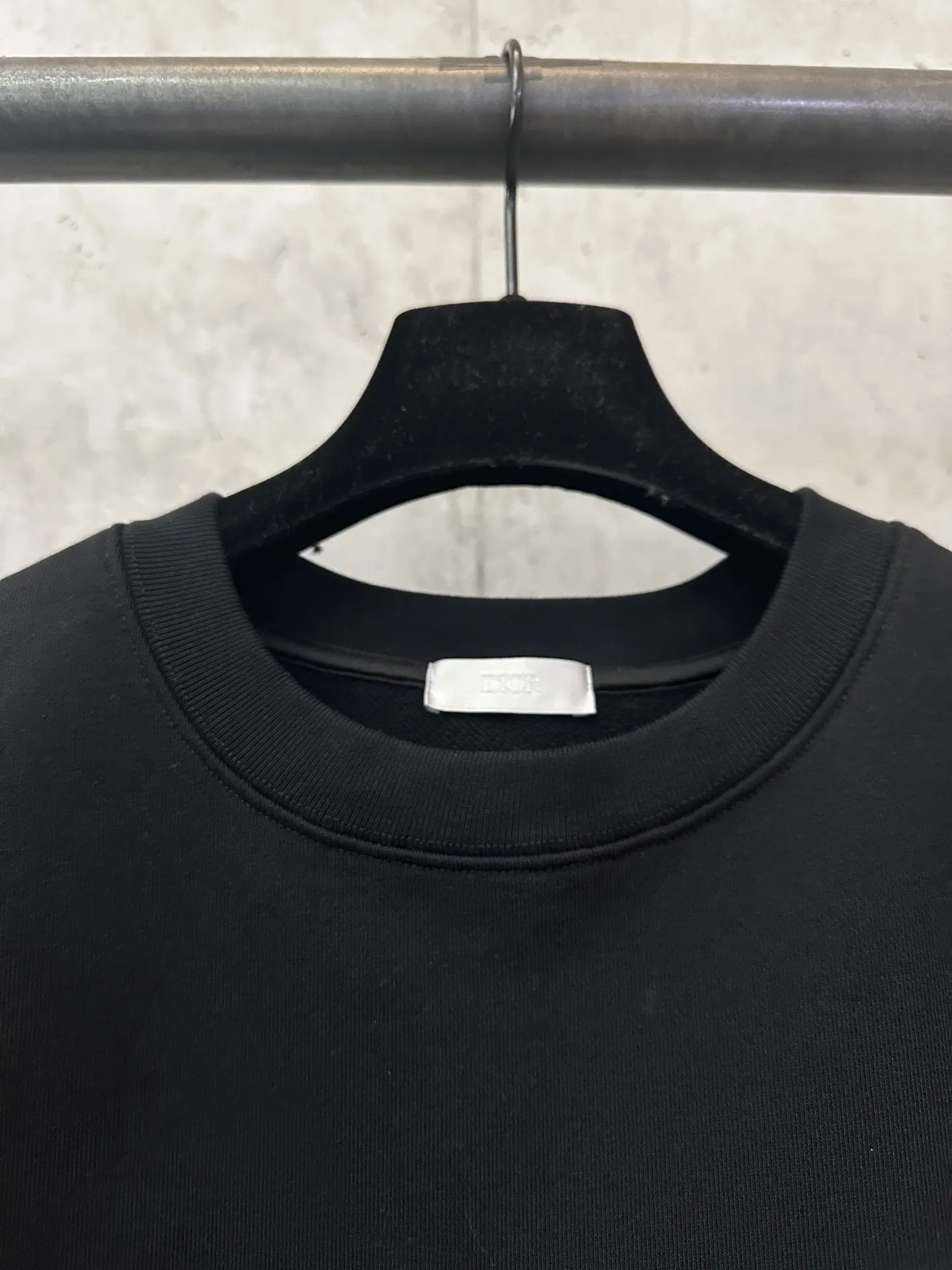30 Montaigne Logo Crew-Neck Sweatshirt D26020160 — view 7