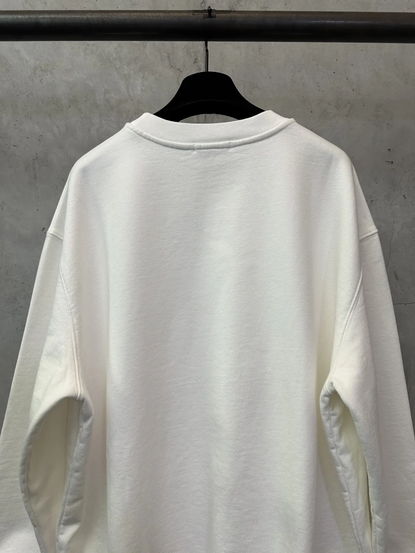 30 Montaigne Logo Crew-Neck Sweatshirt D26020162 — view 5