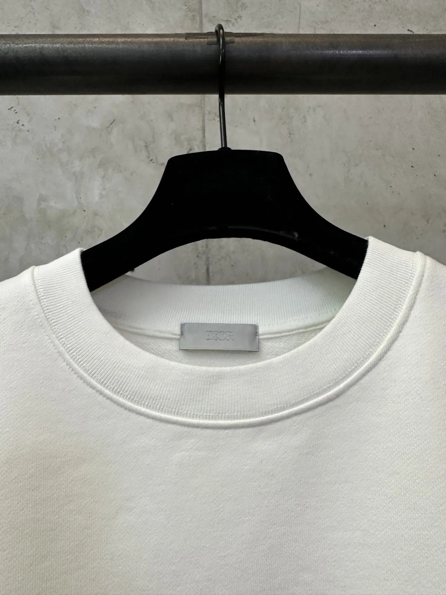 30 Montaigne Logo Crew-Neck Sweatshirt D26020162 — view 7