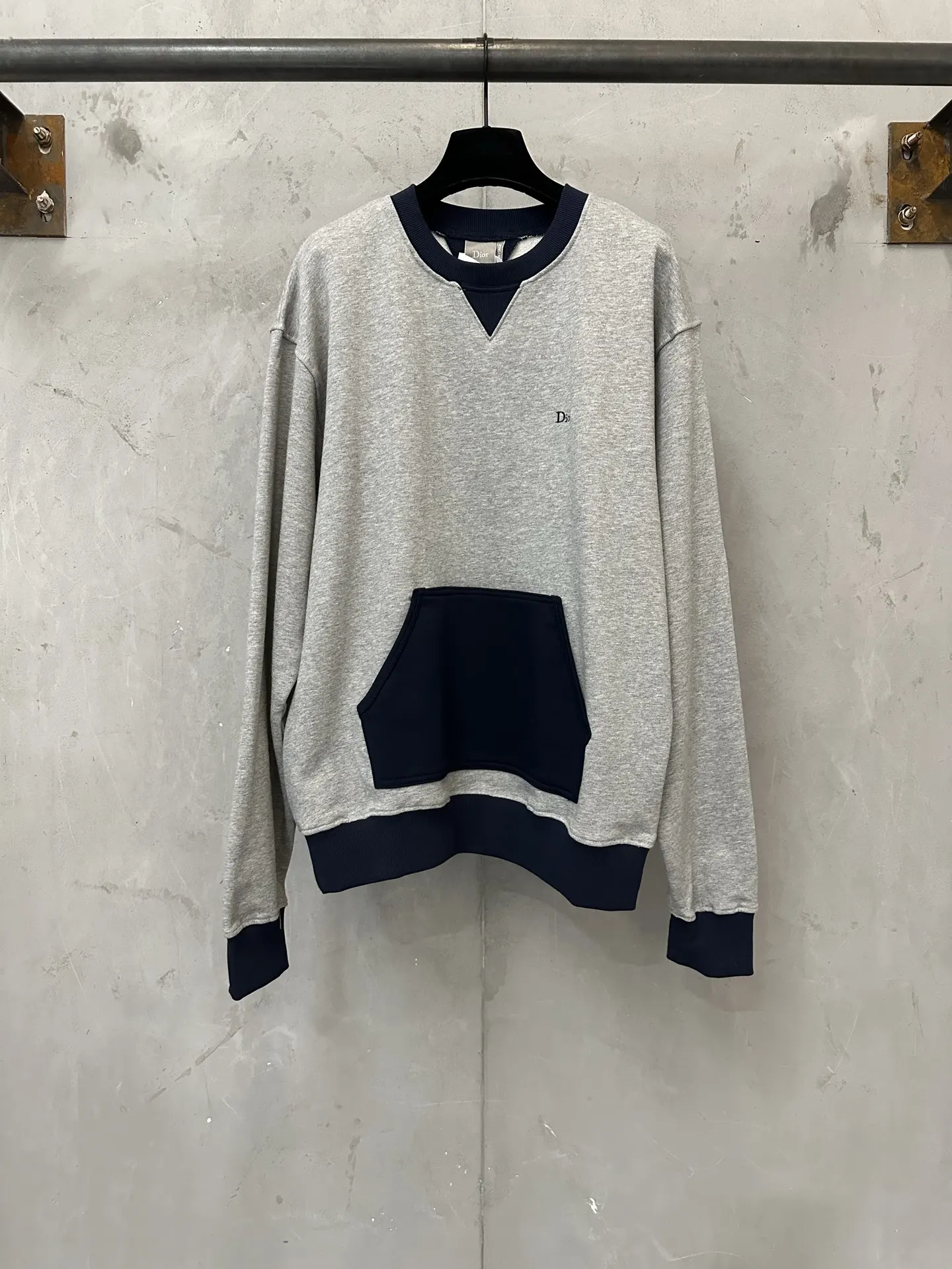 Logo Embroidery Color-Block Sweatshirt D26024445
