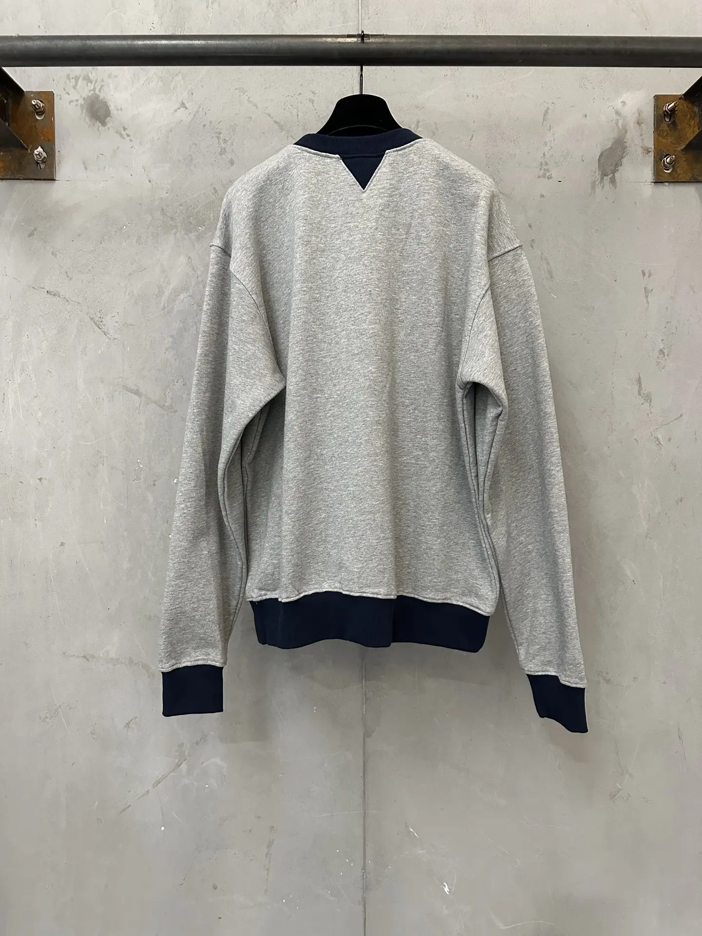 Logo Embroidery Color-Block Sweatshirt D26024445 — view 2