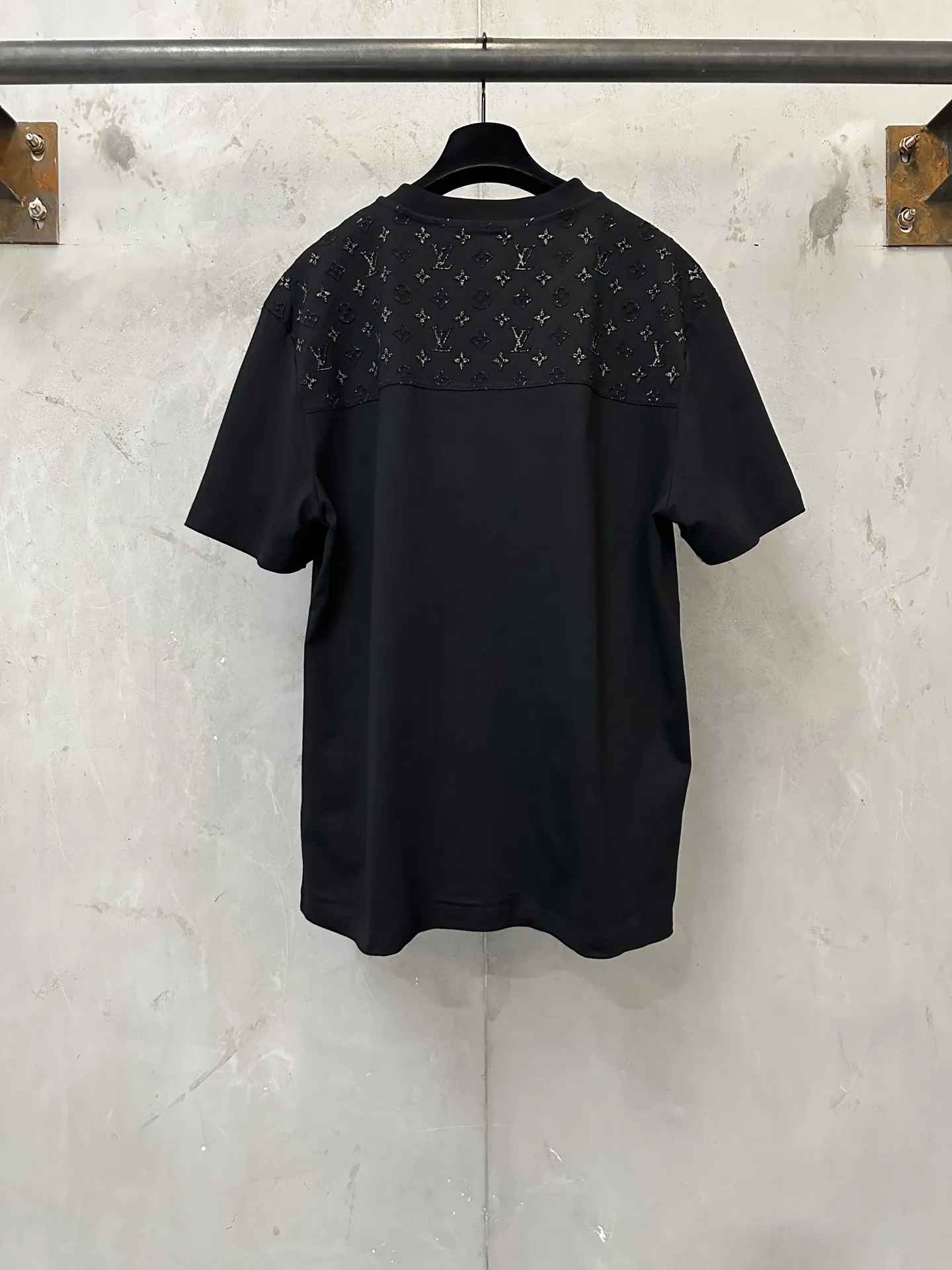 Monogram Embossed Pocket T-Shirt D26020129 — view 2