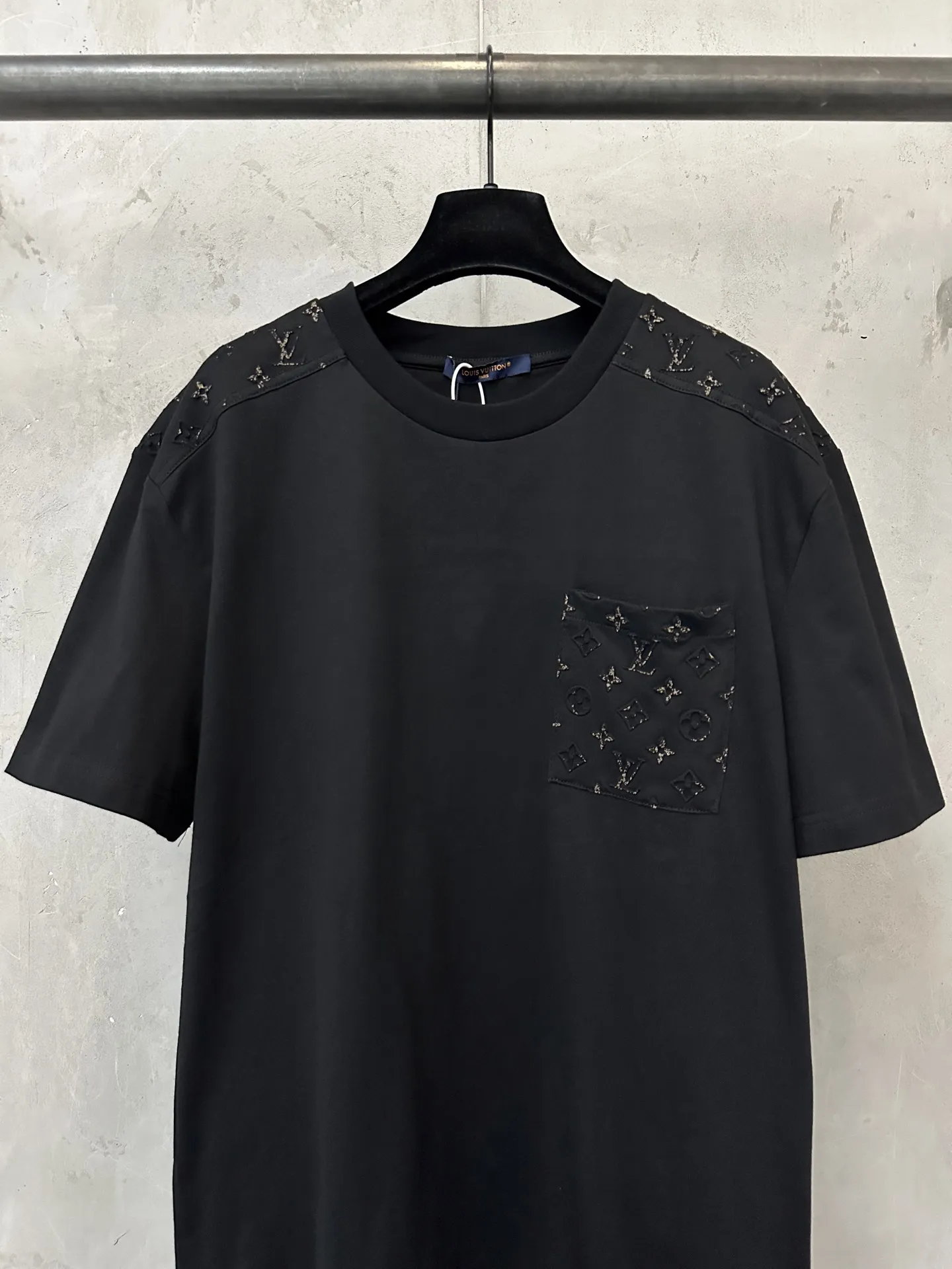Monogram Embossed Pocket T-Shirt D26020129 — view 3