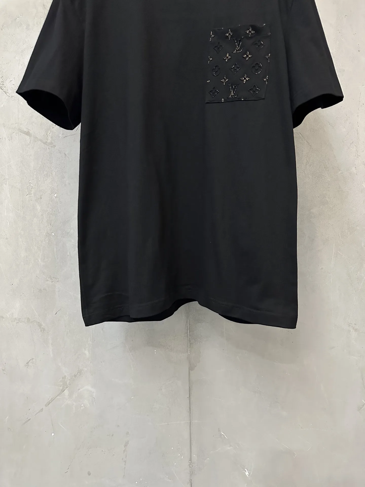 Monogram Embossed Pocket T-Shirt D26020129 — view 4