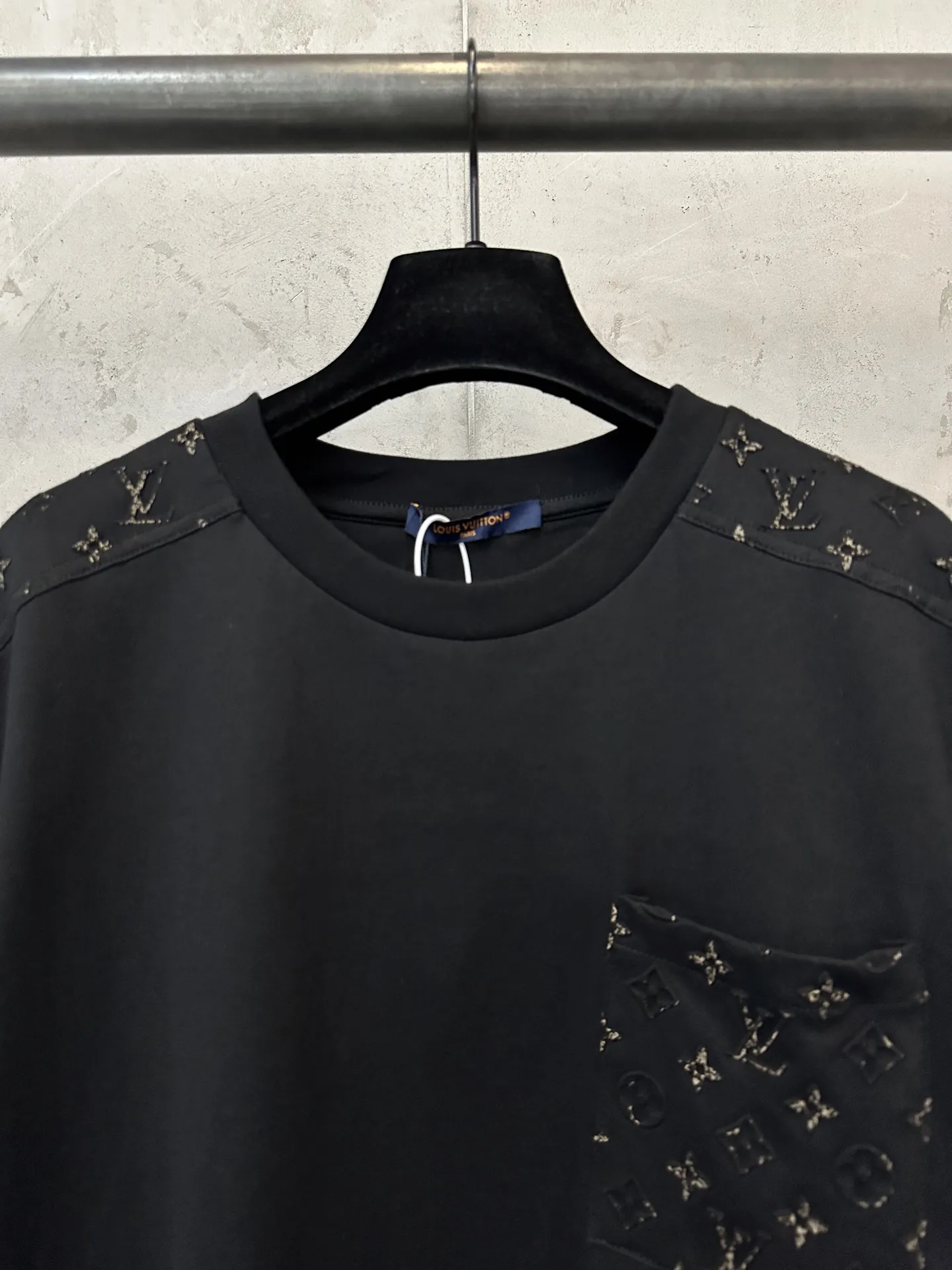 Monogram Embossed Pocket T-Shirt D26020129 — view 5