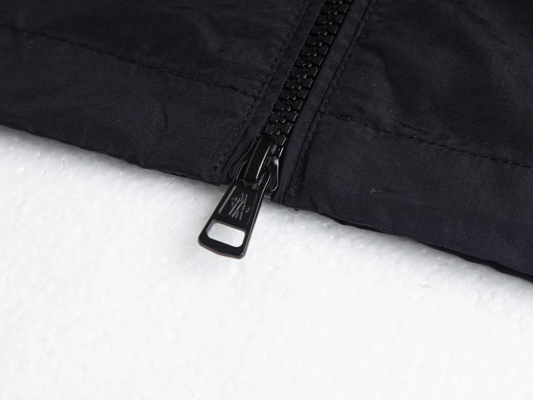 Logo-Embroidered Hooded Windbreaker Jacket D26016316 — view 11
