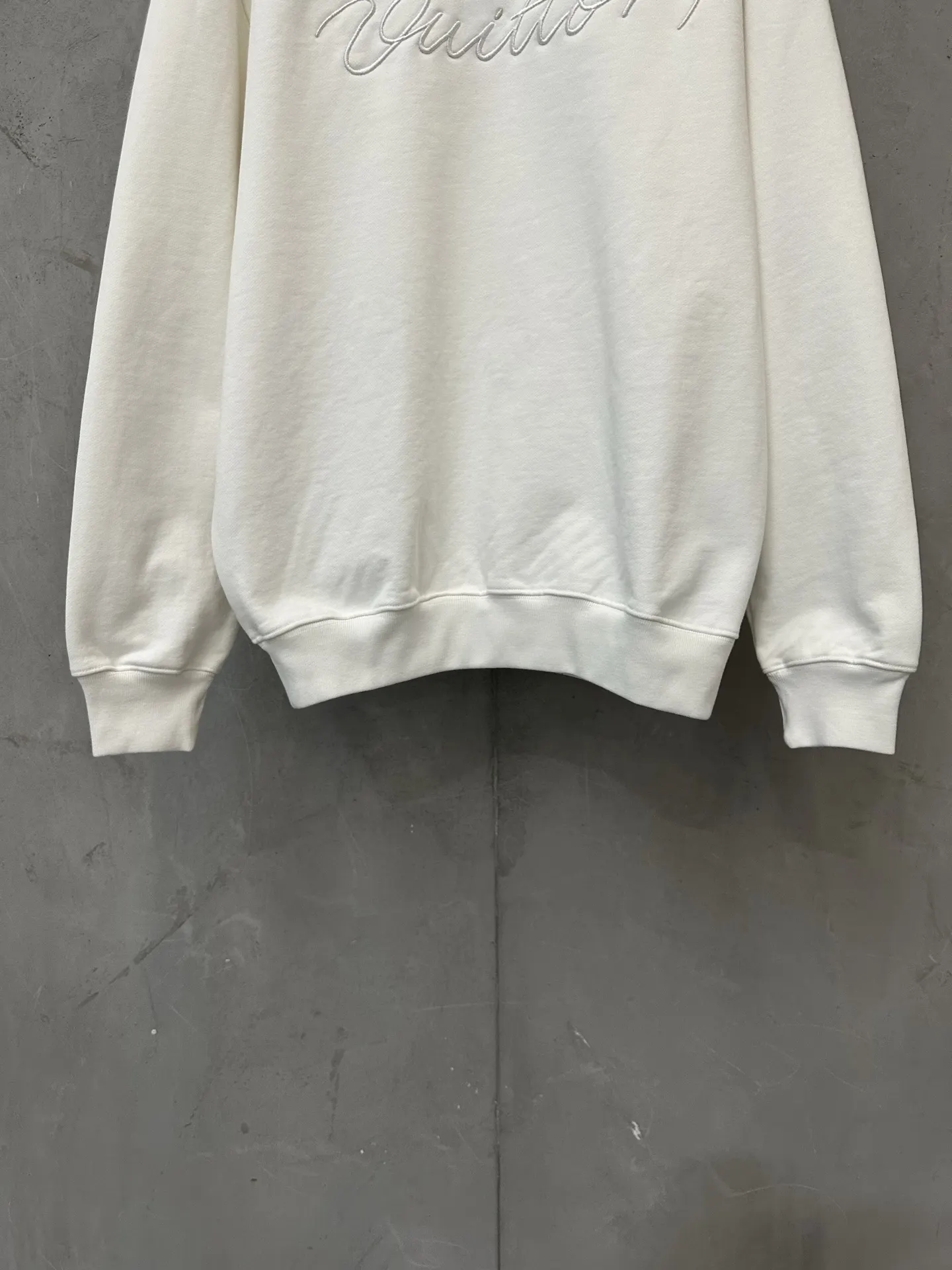 Embroidered Script Logo Crew-Neck Sweatshirt D26024434 — view 4