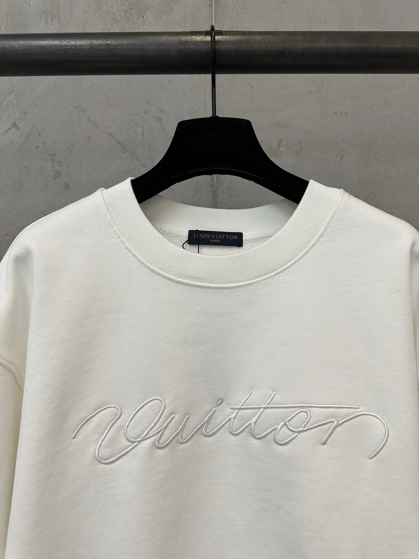 Embroidered Script Logo Crew-Neck Sweatshirt D26024434 — view 5