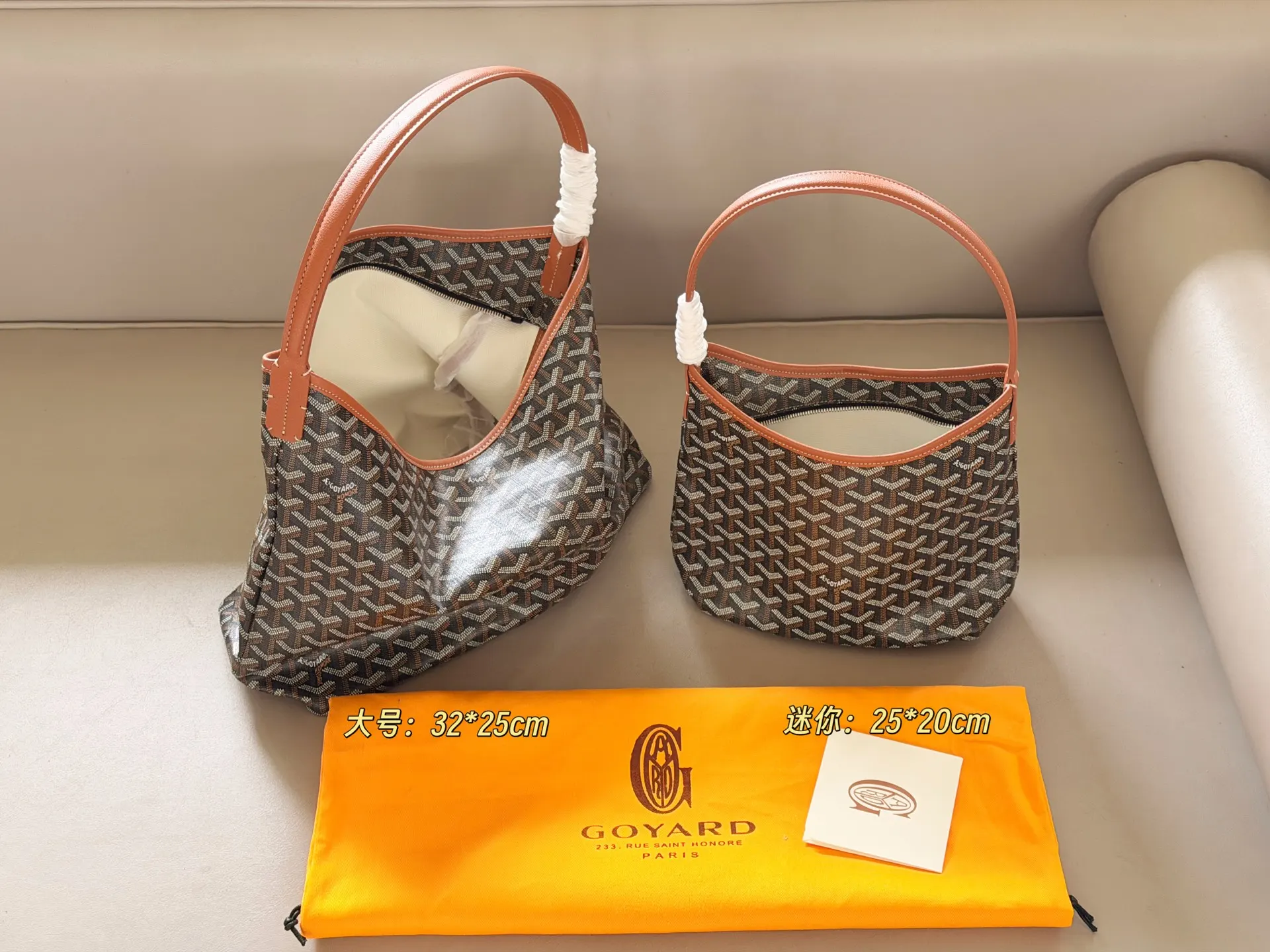 Goyard Hobo Tote Bag D26518330 — view 2