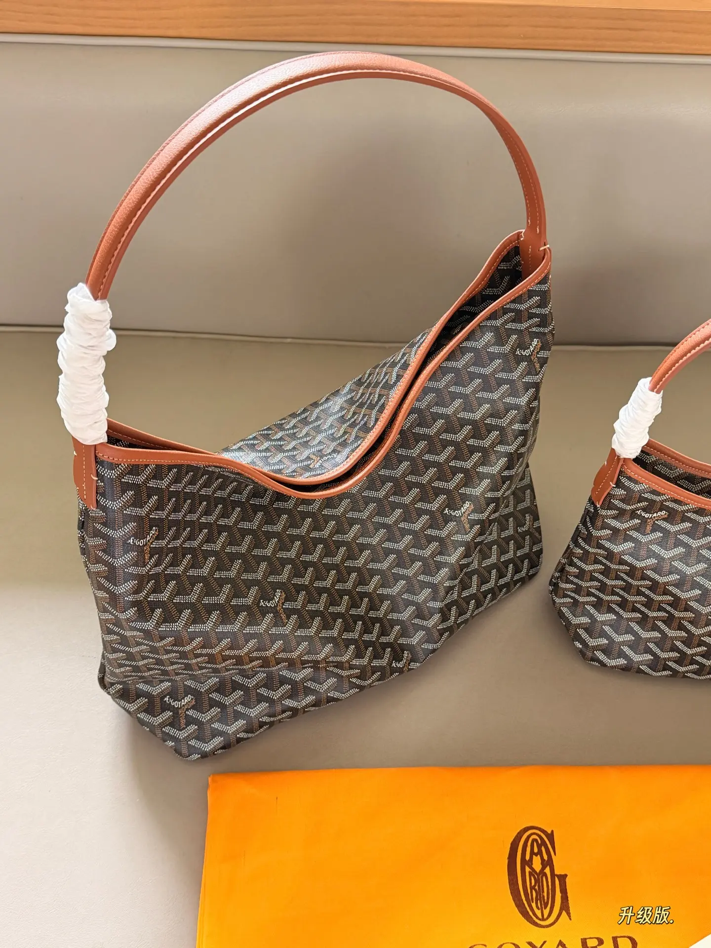Goyard Hobo Tote Bag D26518330 — view 3
