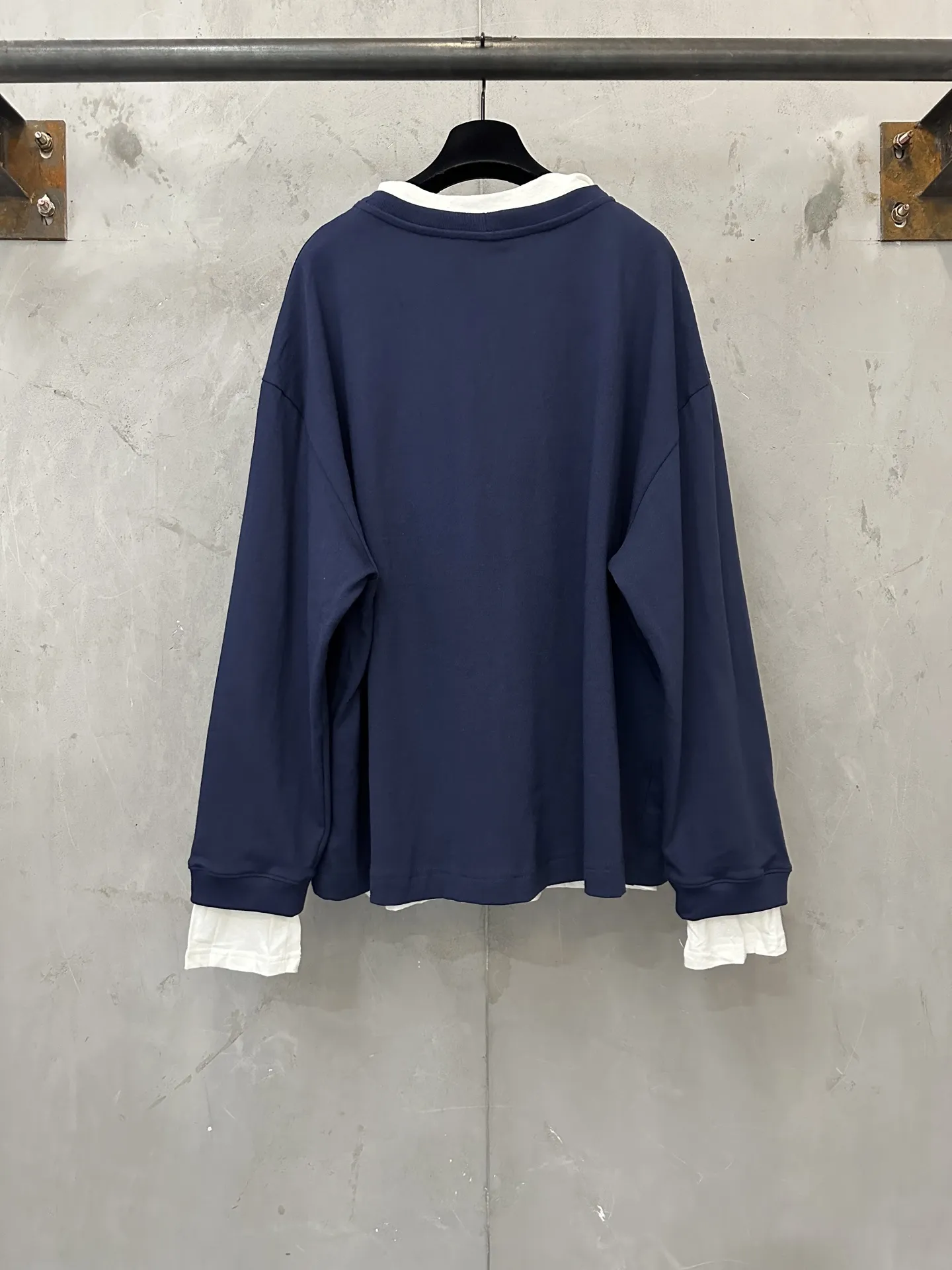 Layered-Effect Logo Embroidered Sweatshirt D27021755 — view 2