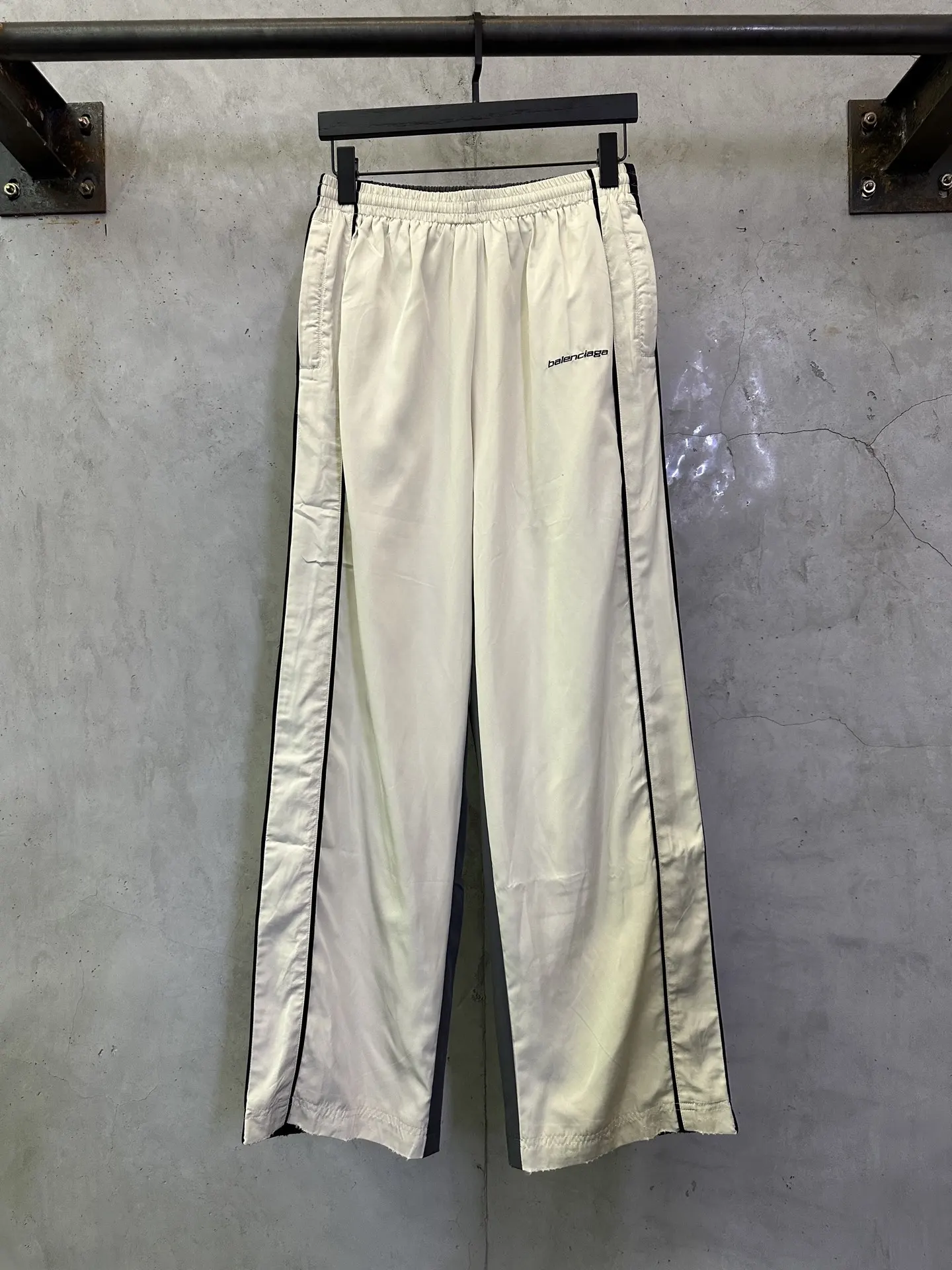 Color-Block Distressed Shell Track Pants D27012816