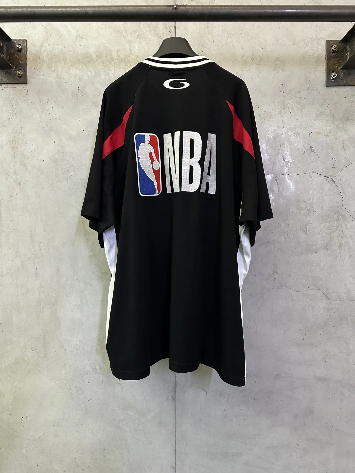 NBA Logo Embroidered Mesh Jersey T-Shirt D27012759 — view 2
