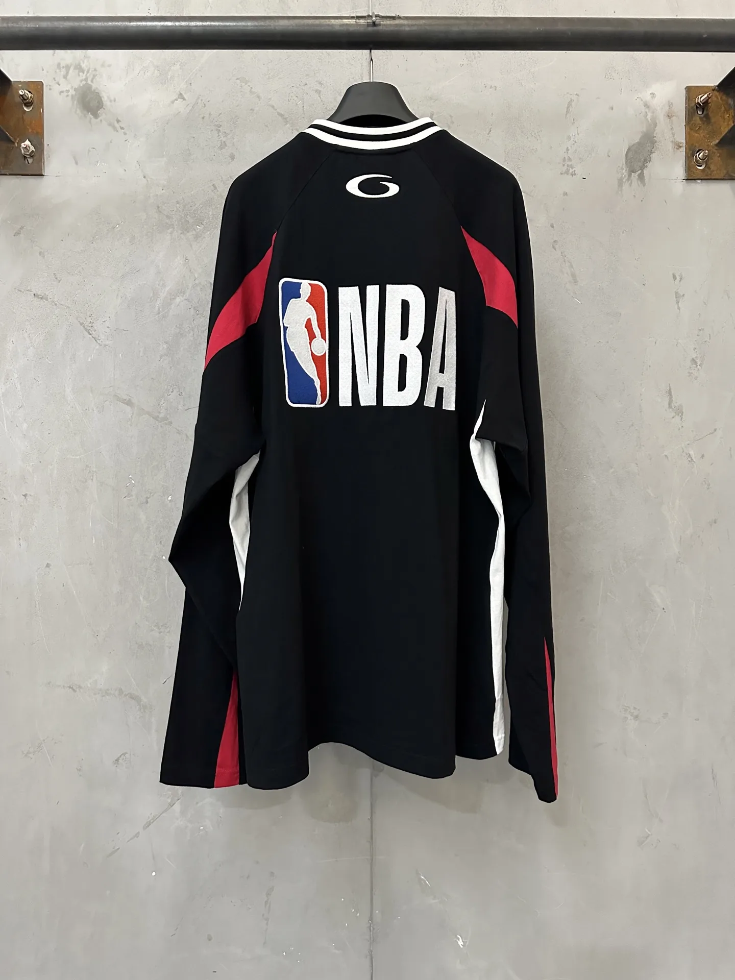 NBA Logo Embroidered Long-Sleeve Jersey T-Shirt D27025055 — view 2