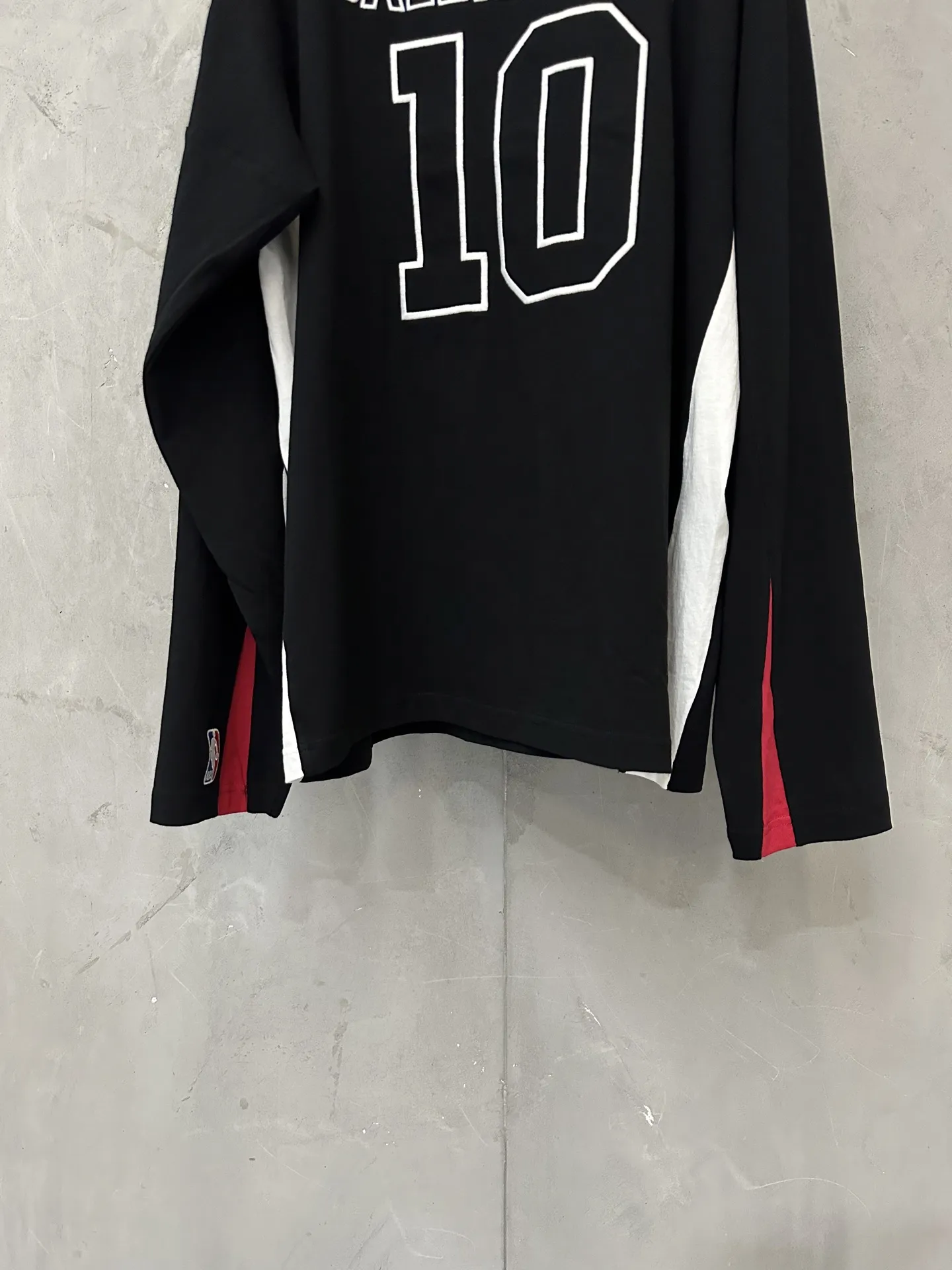 NBA Logo Embroidered Long-Sleeve Jersey T-Shirt D27025055 — view 4