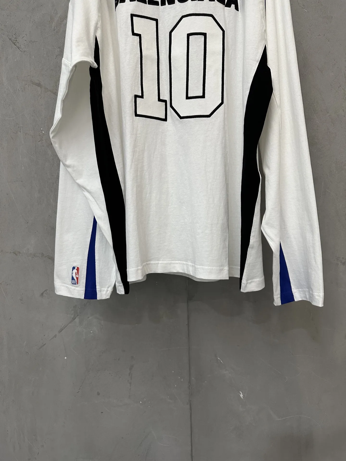 NBA Collaboration Long-Sleeve Jersey T-Shirt D27025054 — view 4