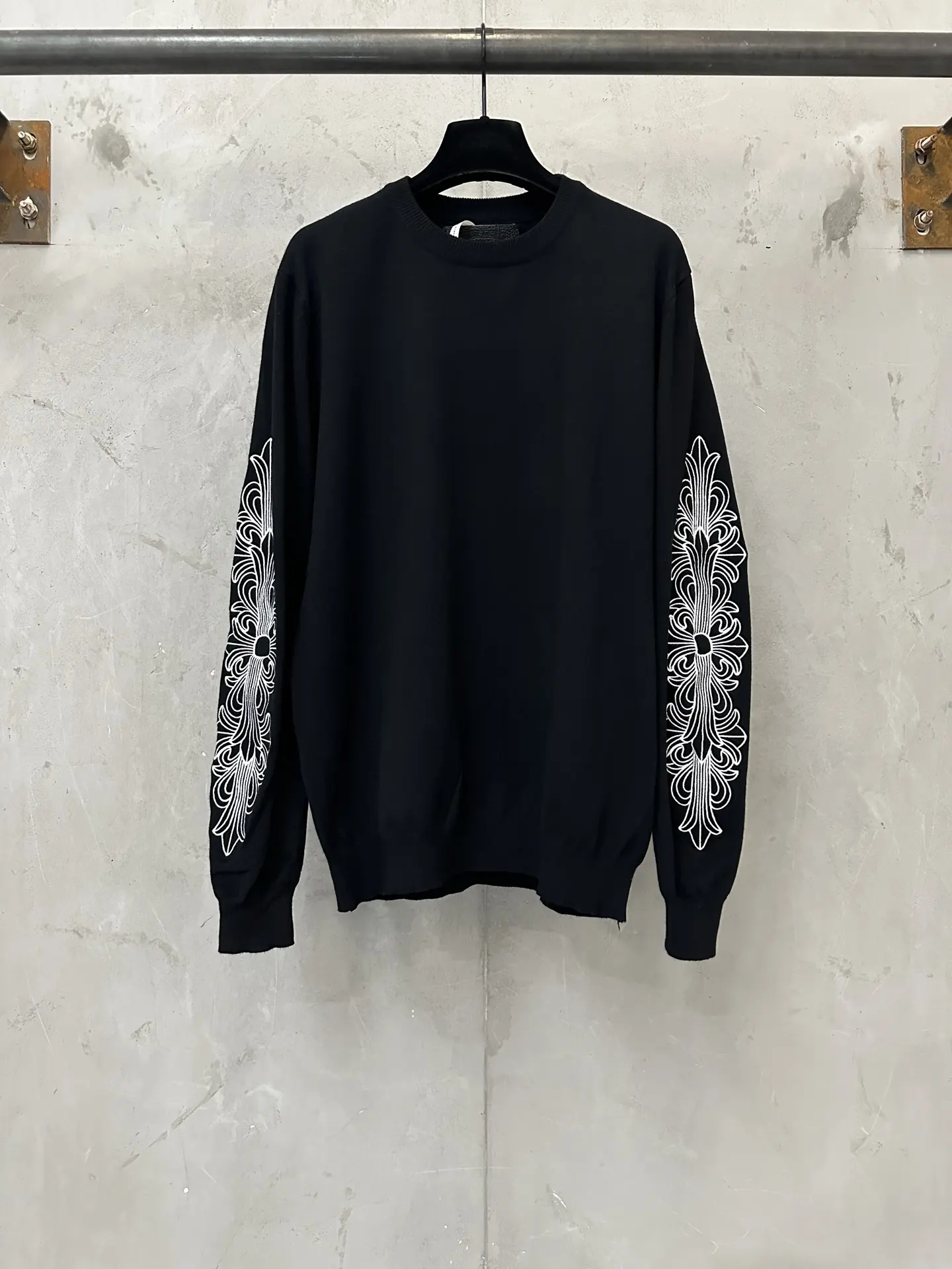 Embroidered Sleeve Cashmere-Blend Knit Sweater D27025030