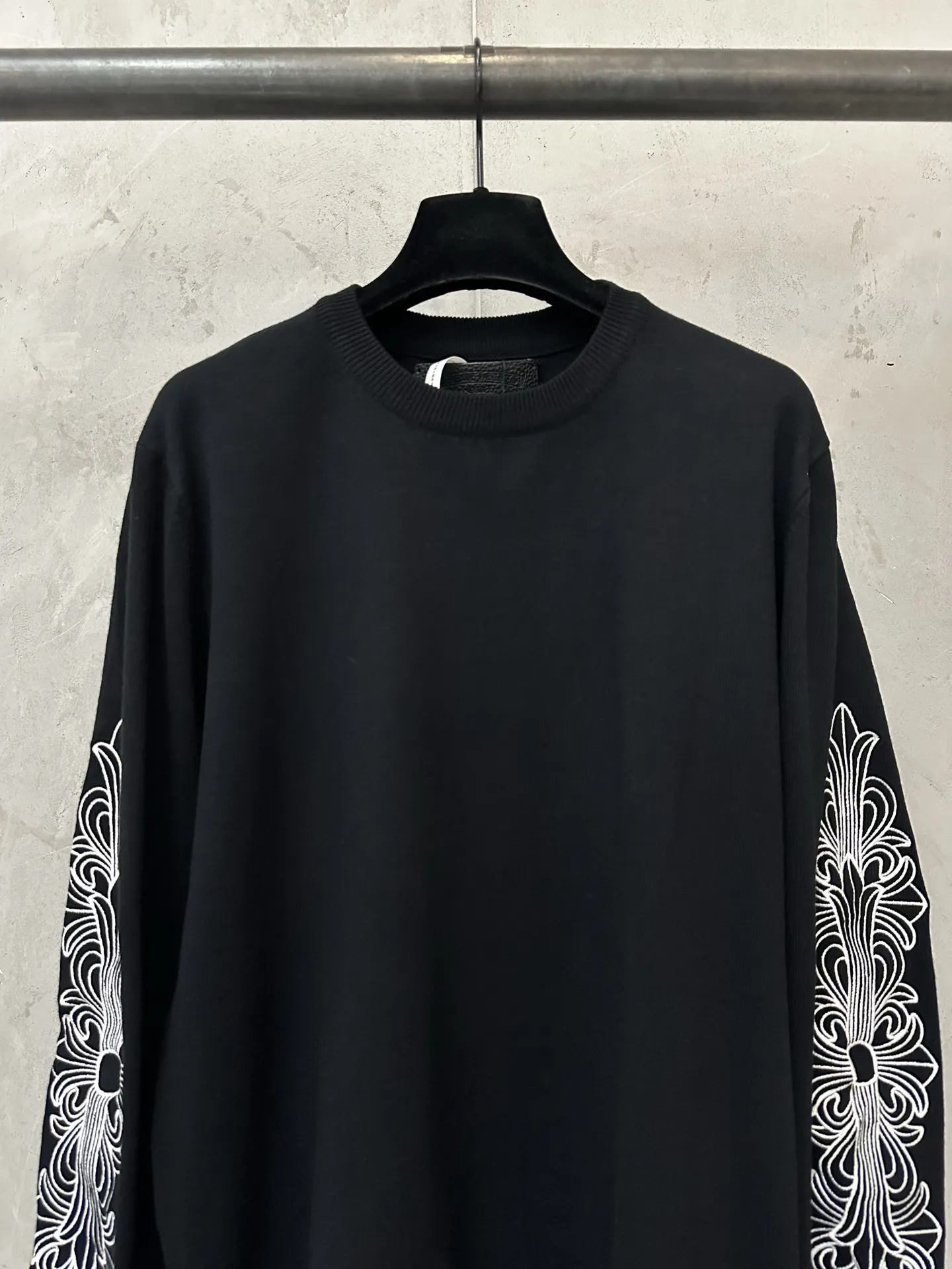 Embroidered Sleeve Cashmere-Blend Knit Sweater D27025030 — view 3