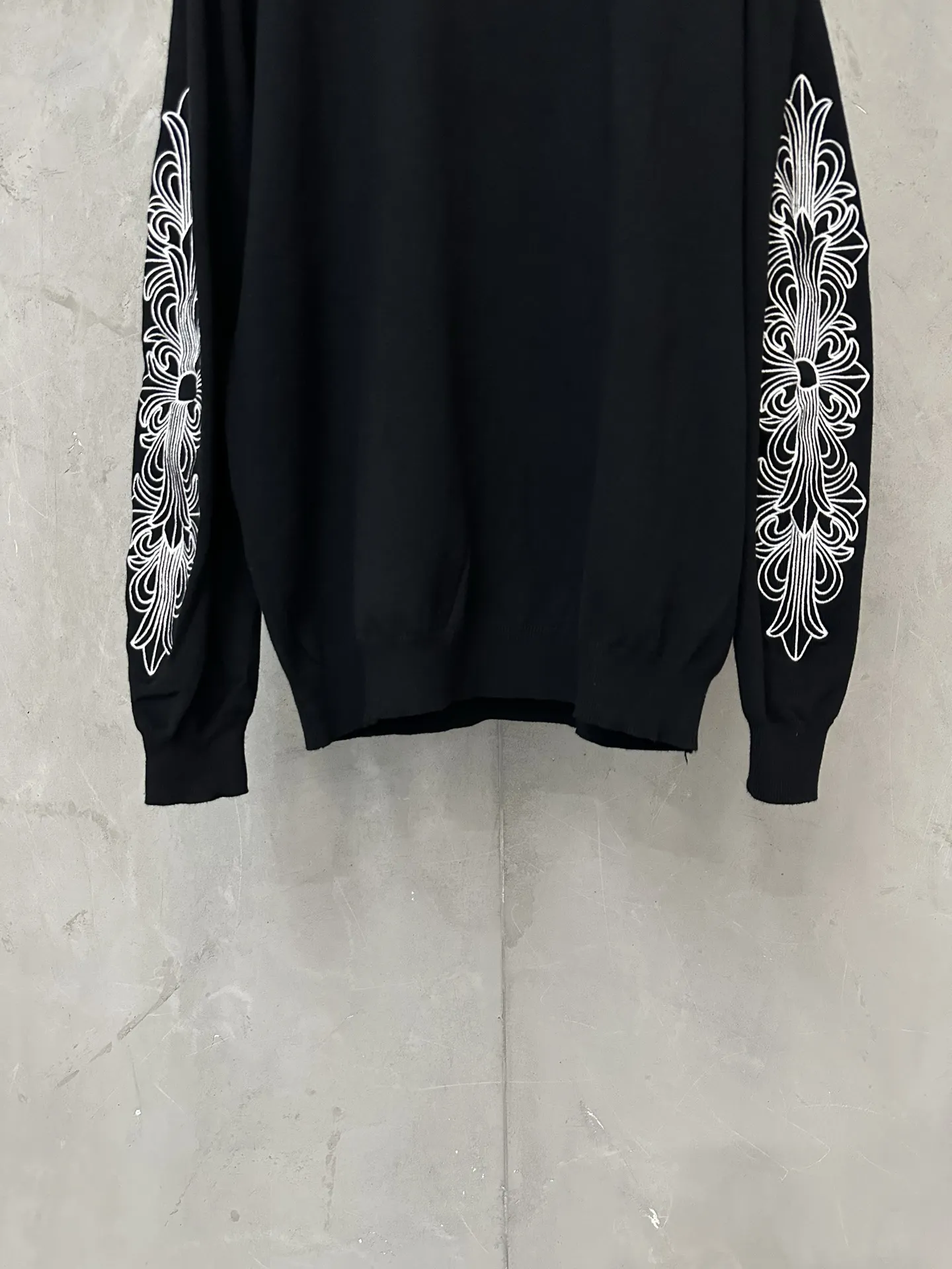 Embroidered Sleeve Cashmere-Blend Knit Sweater D27025030 — view 4