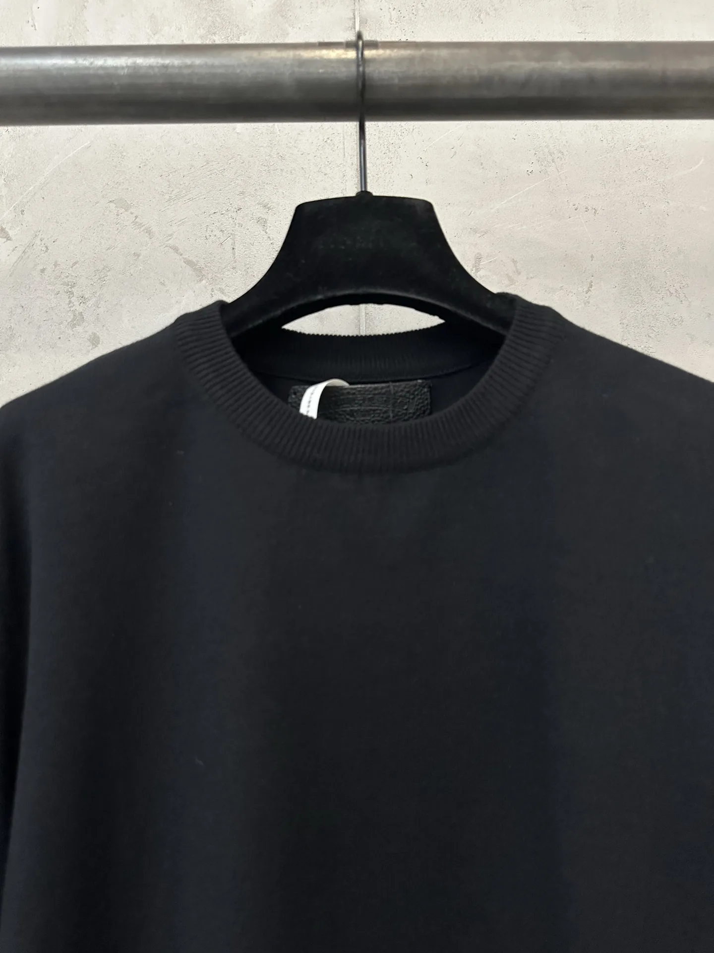 Embroidered Sleeve Cashmere-Blend Knit Sweater D27025030 — view 5