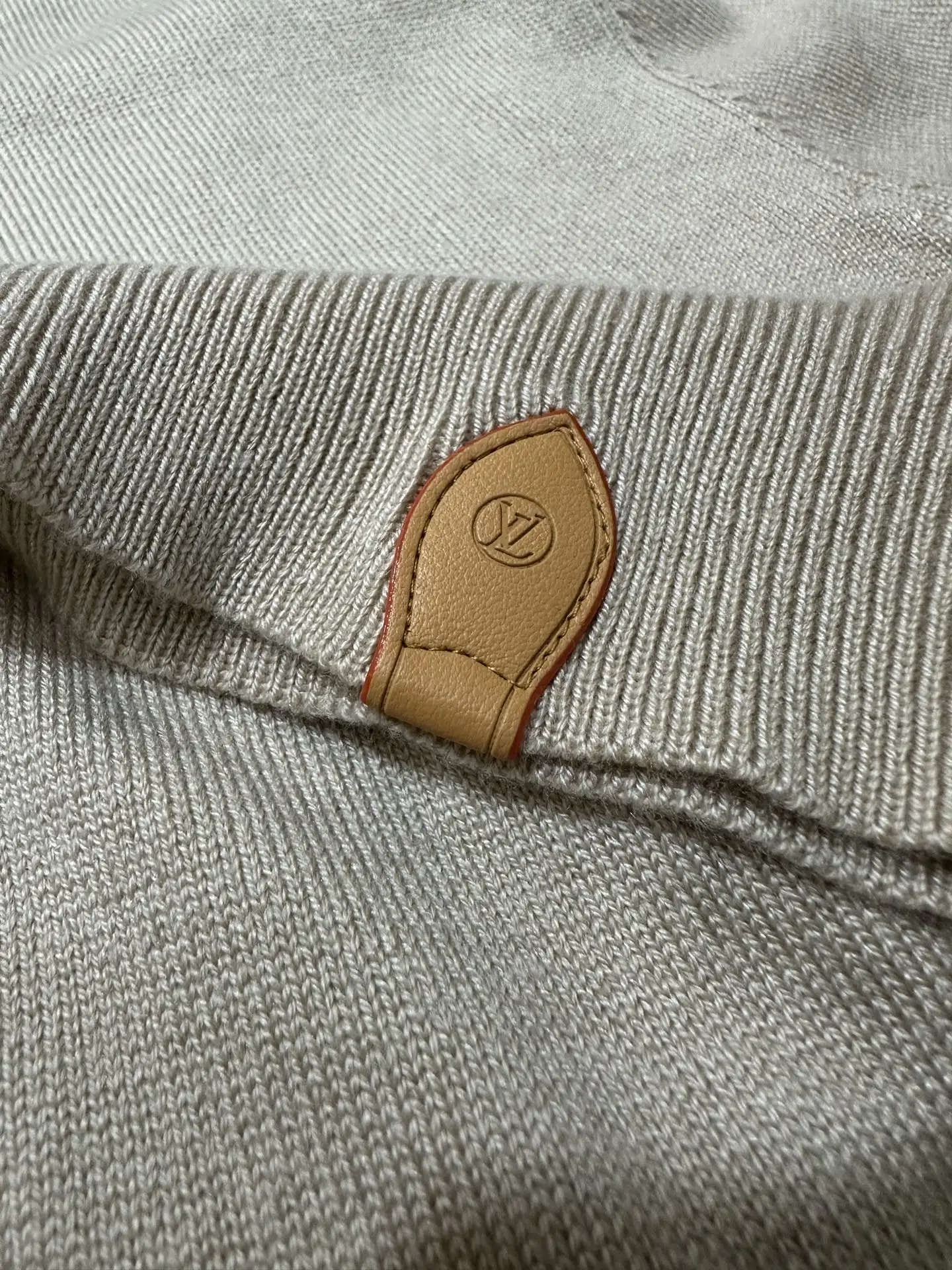 Cashmere-Blend Crew-Neck Knit Sweater D27021839 — view 7