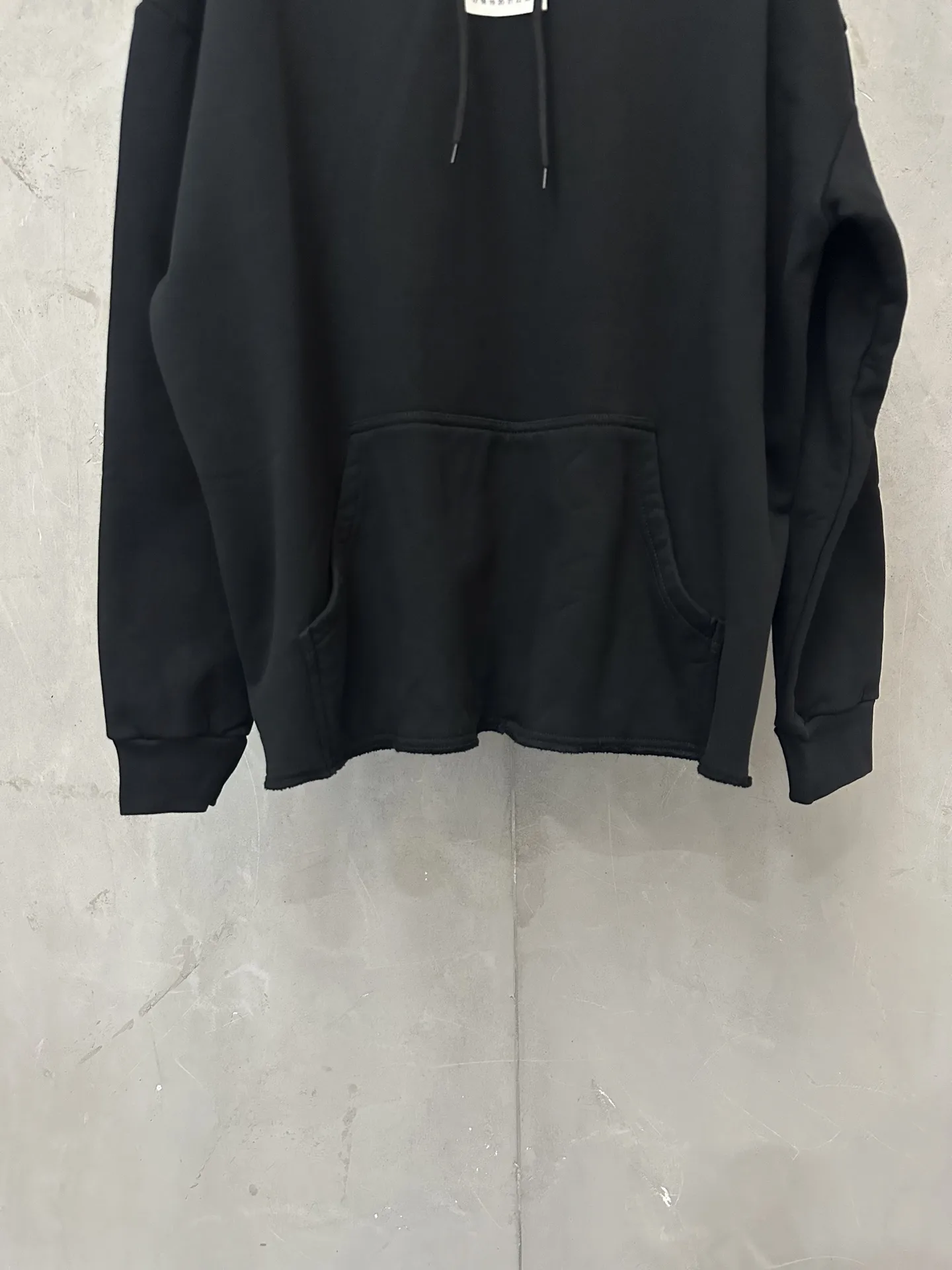 MM6 Logo Patch Distressed Hem Hoodie D27021816 — view 4