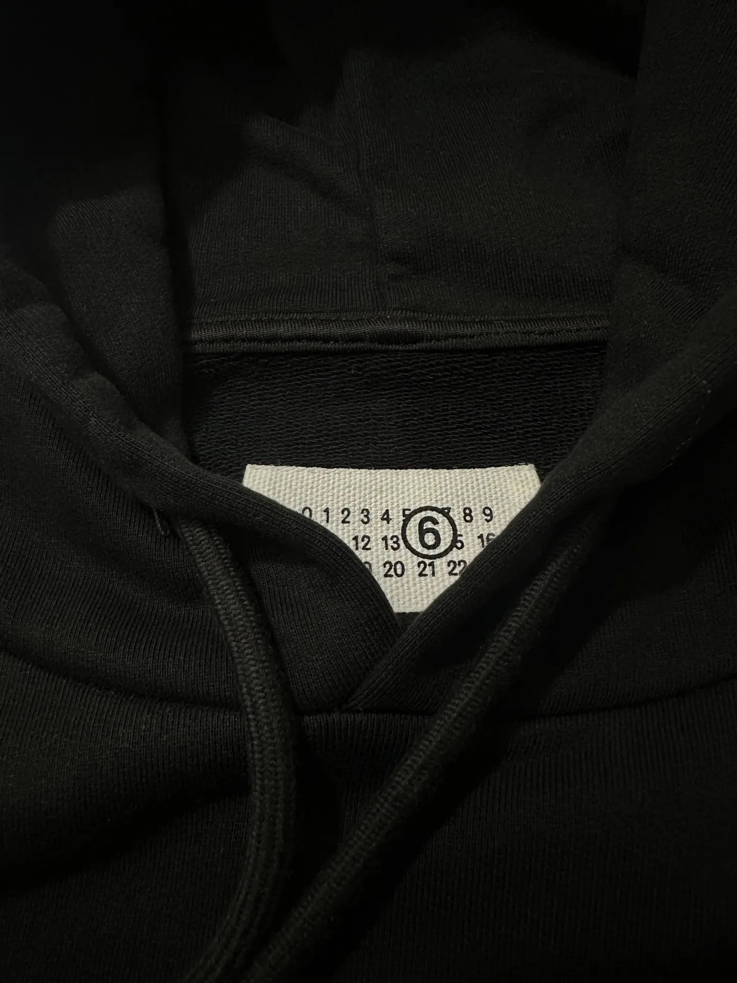 MM6 Logo Patch Distressed Hem Hoodie D27021816 — view 6