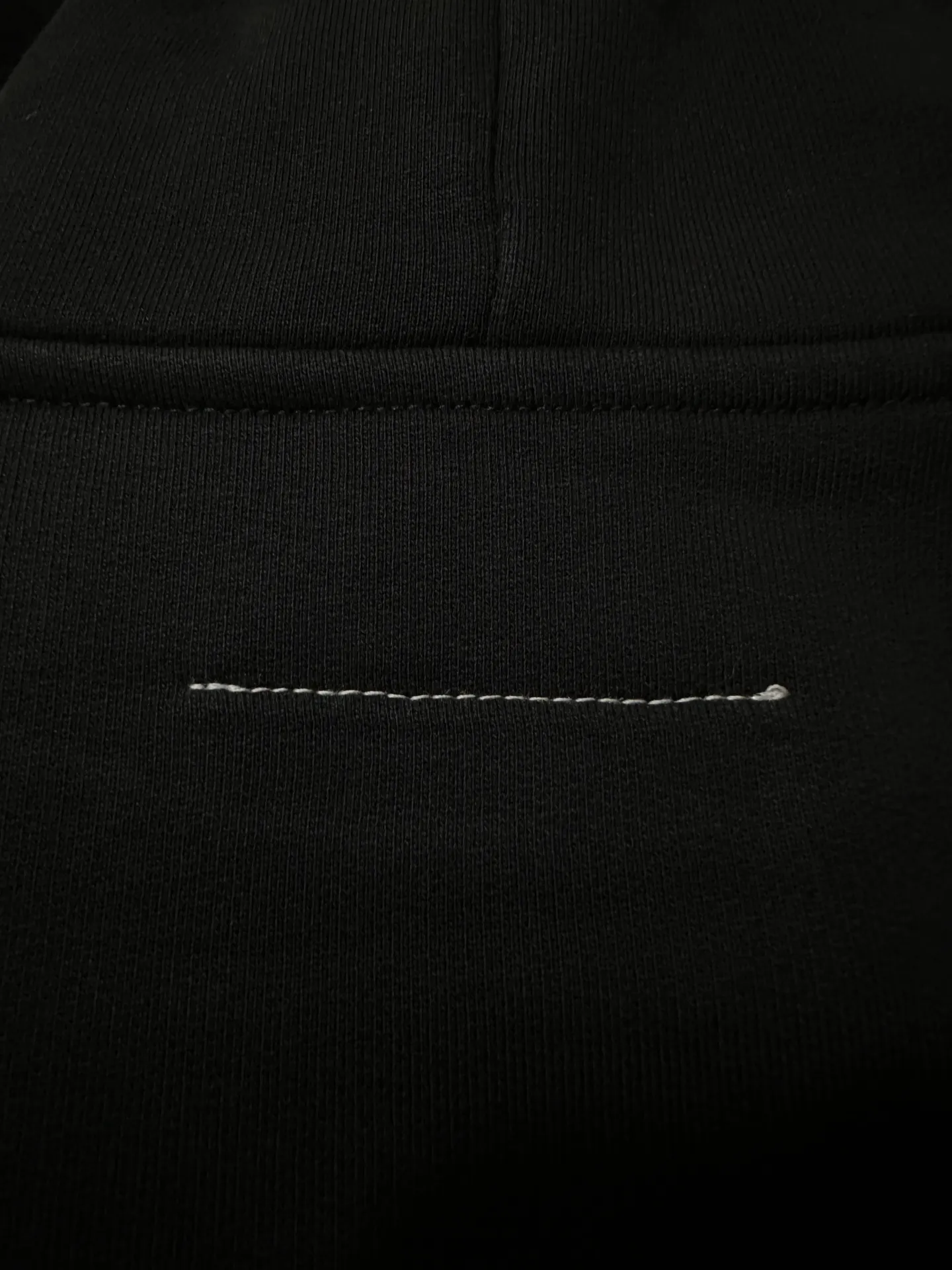 MM6 Logo Patch Distressed Hem Hoodie D27021816 — view 9