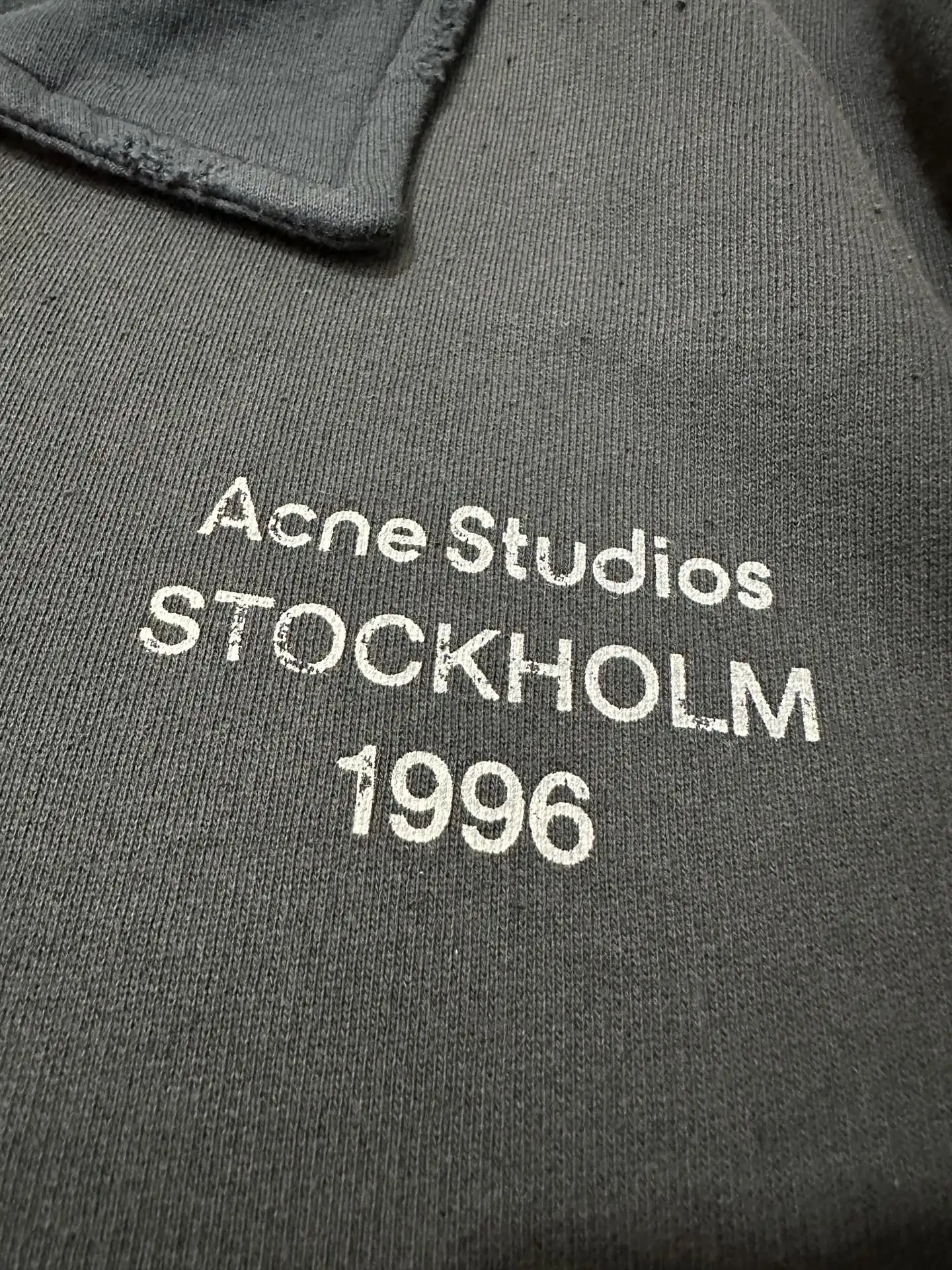 Logo-Embroidered Distressed Zip-Up Sweatshirt D28025011 — view 8