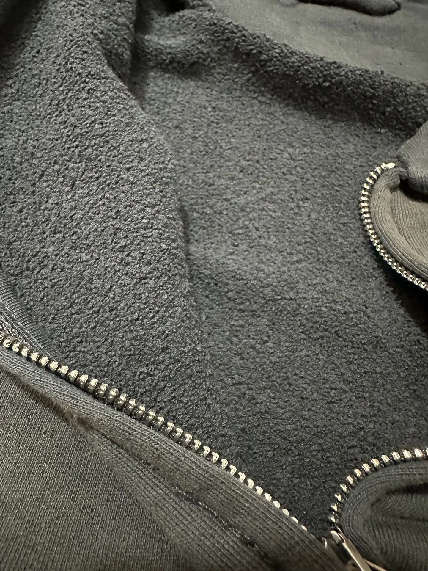 Logo-Embroidered Distressed Zip-Up Sweatshirt D28025011 — view 9