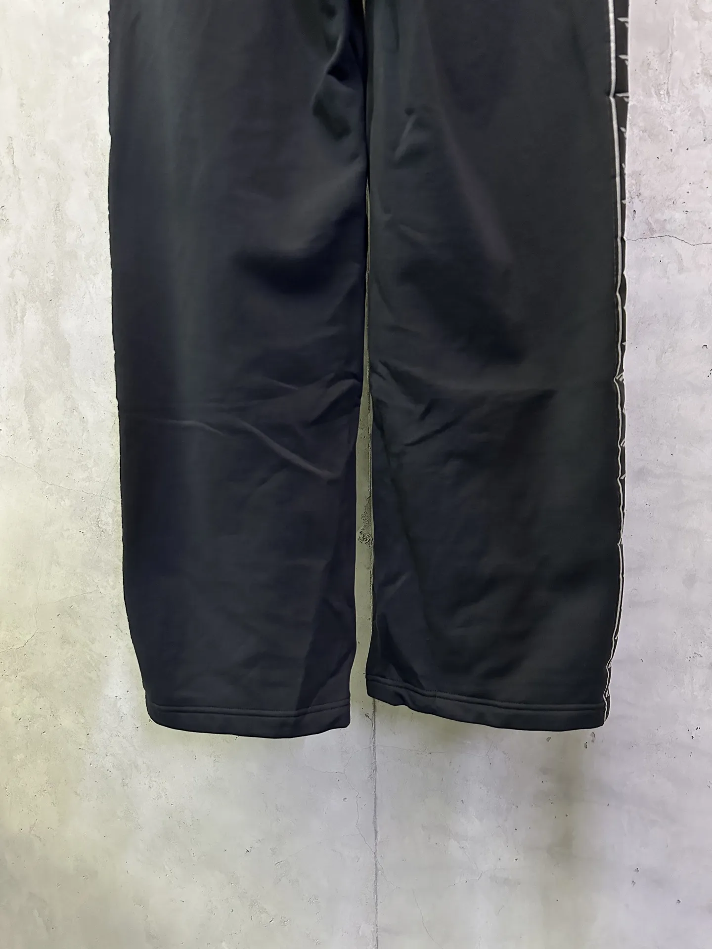 Logo-Tape Wide-Leg Sweatpants D28011903 — view 6