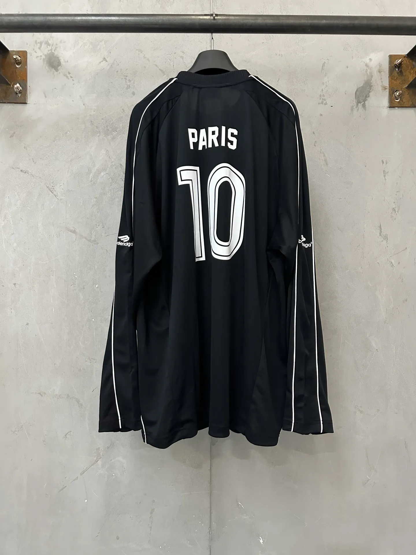 Logo-Embroidered Long-Sleeve Soccer Jersey D28020142 — view 2